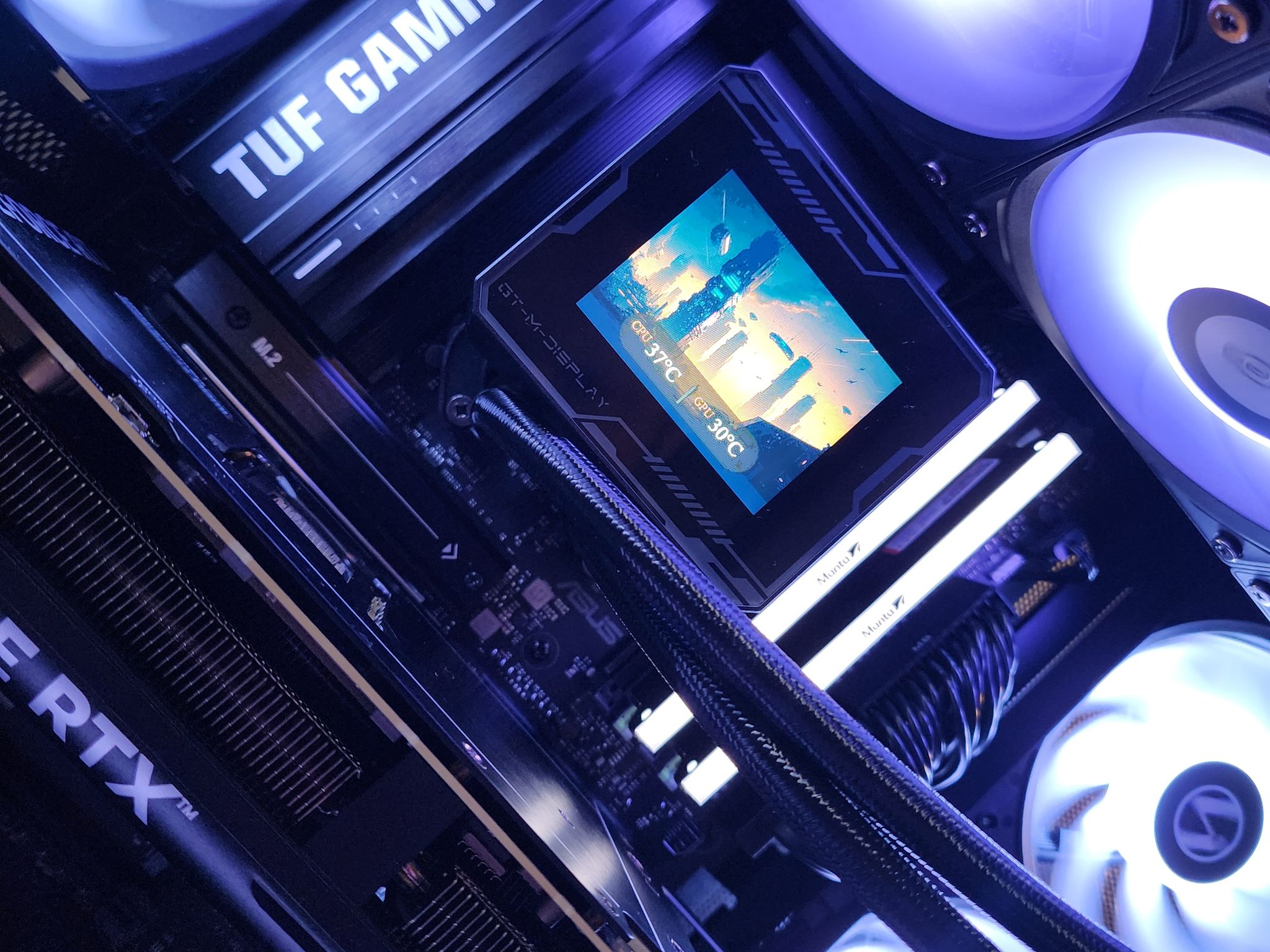 RTX 5070 Ti / Ryzen 7 9800X3D / 32GB DDR5 RAM / 2TB NVMe