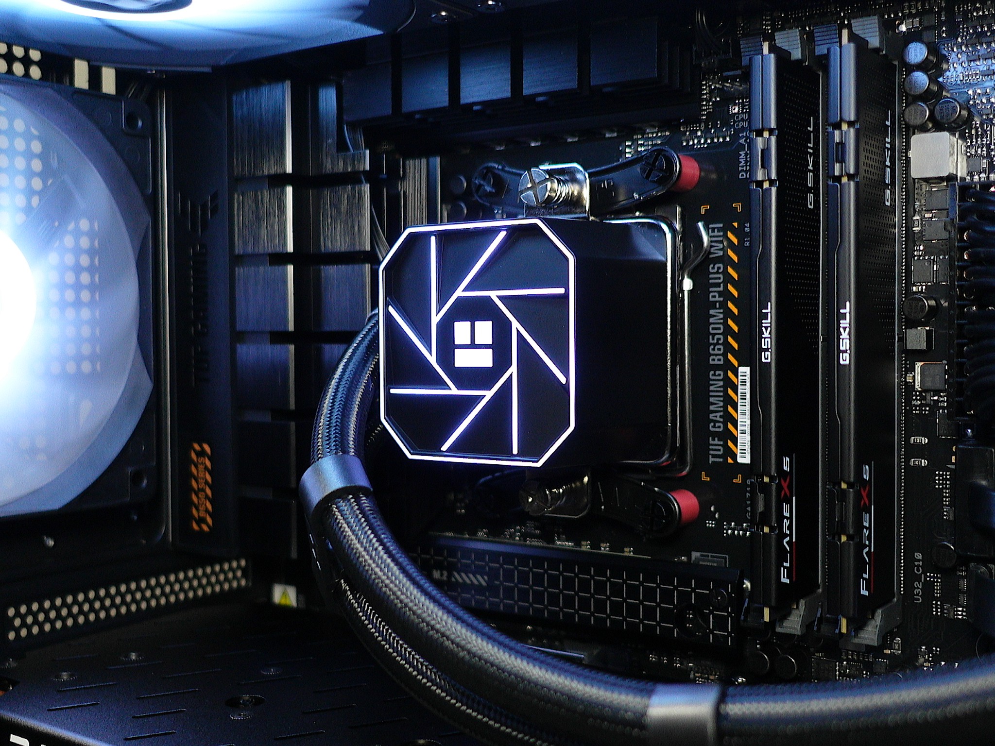 🔥🟡RX 7700 XT Gaming PC | Ryzen 5 7600X | 32GB DDR5-6000 | AIO | 1TB M.2 SSD | RGB | WiFi 🚀