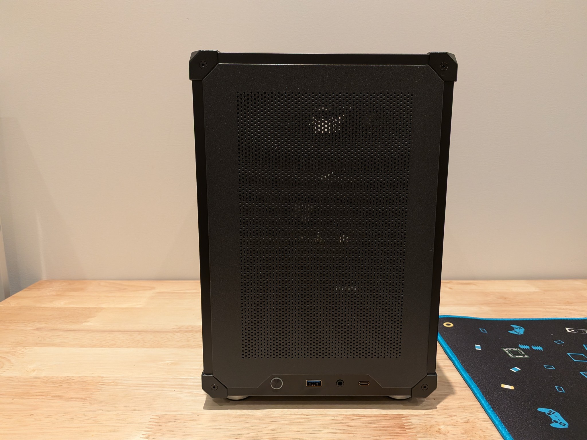 1080p Grayscale - RTX 5050, Ryzen 5 5600X, 16 GB DDR4 RAM, 1 TB Gen 4 NVME, RGB