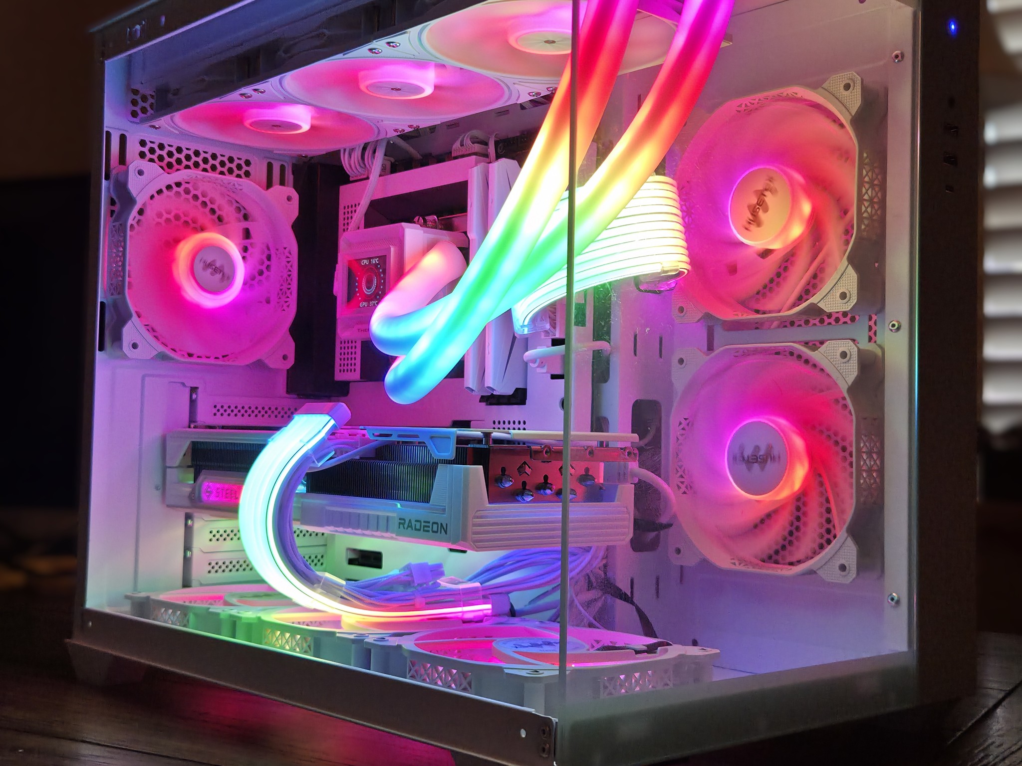 Blizzard! ❄️ | RX 9070 XT Gaming PC | Intel i5-14600K | 32GB DDR5 | 1TB Gen4 NVMe | 2" LCD Display!
