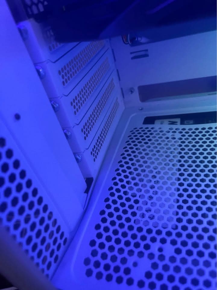 NEED GONE ASAP RTX 3070, Ryzen 7 (8 CORES 16 THREADS), 16GB RAM, 500GB NVME, WiFi,Gaming PC