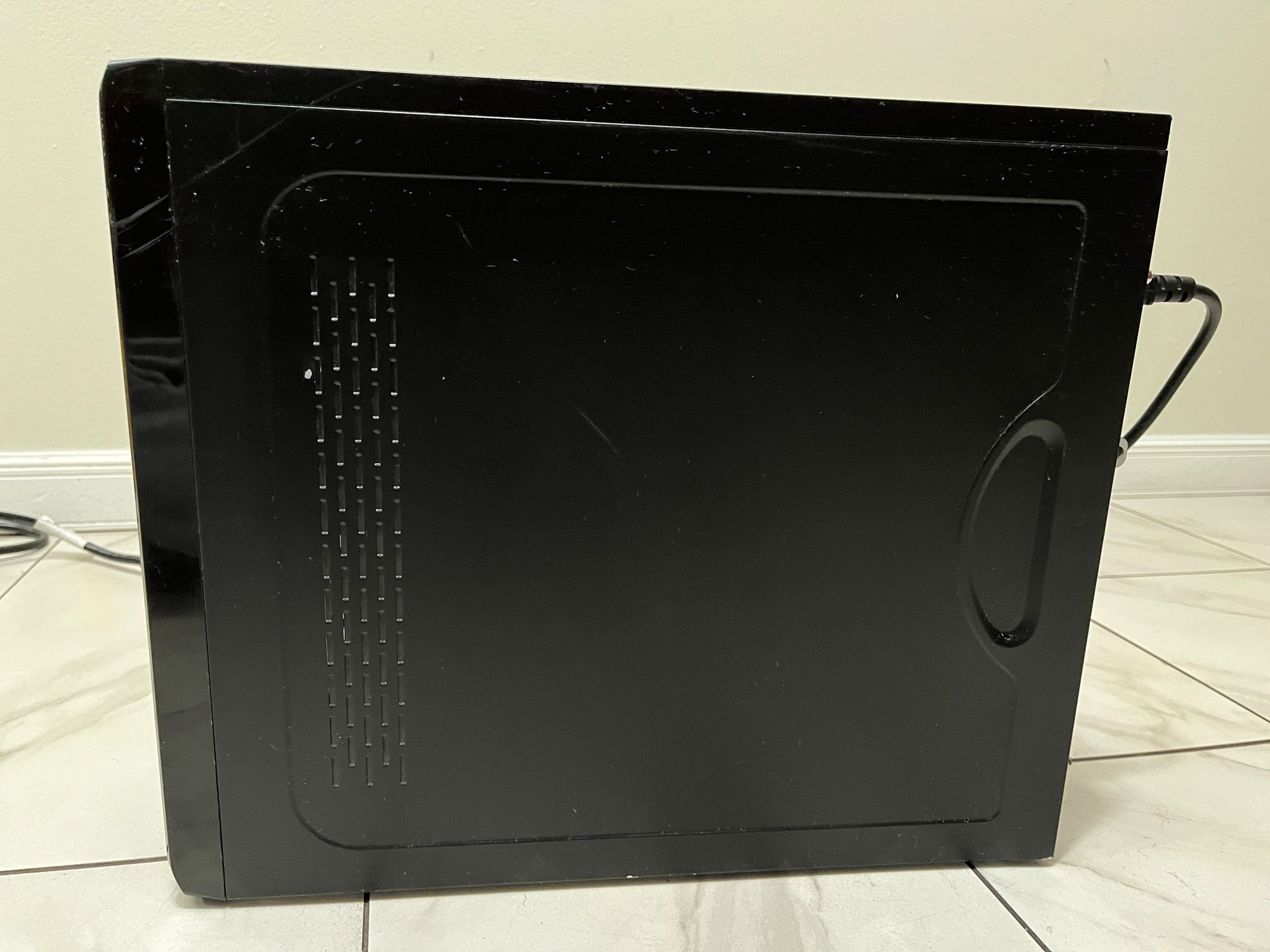 NVIDIA RTX 4060, Intel i7-7700, 16GB RAM, 1.1TB Storage - Gaming PC w/Wi-Fi, BT