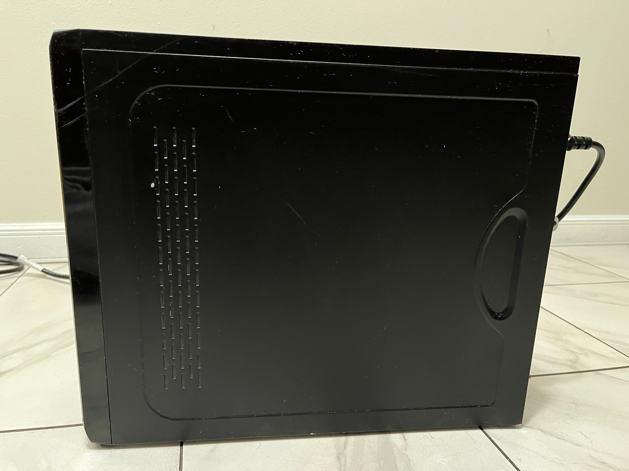 NVIDIA RTX 4060, Intel i7-7700, 16GB RAM, 1.1TB Storage - Gaming PC w/Wi-Fi, BT