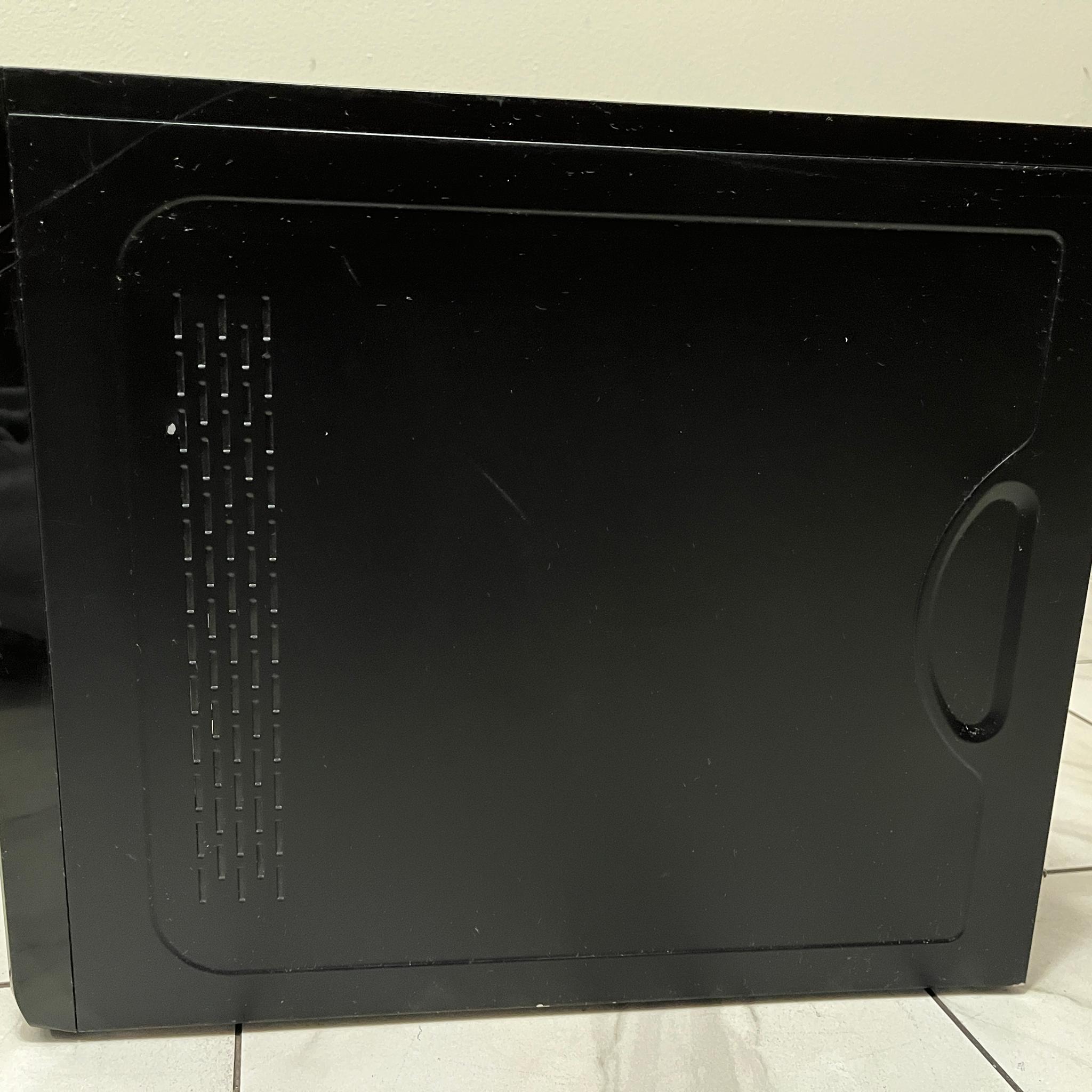 NVIDIA RTX 4060, Intel i7-7700, 16GB RAM, 1.1TB Storage - Gaming PC w/Wi-Fi, BT