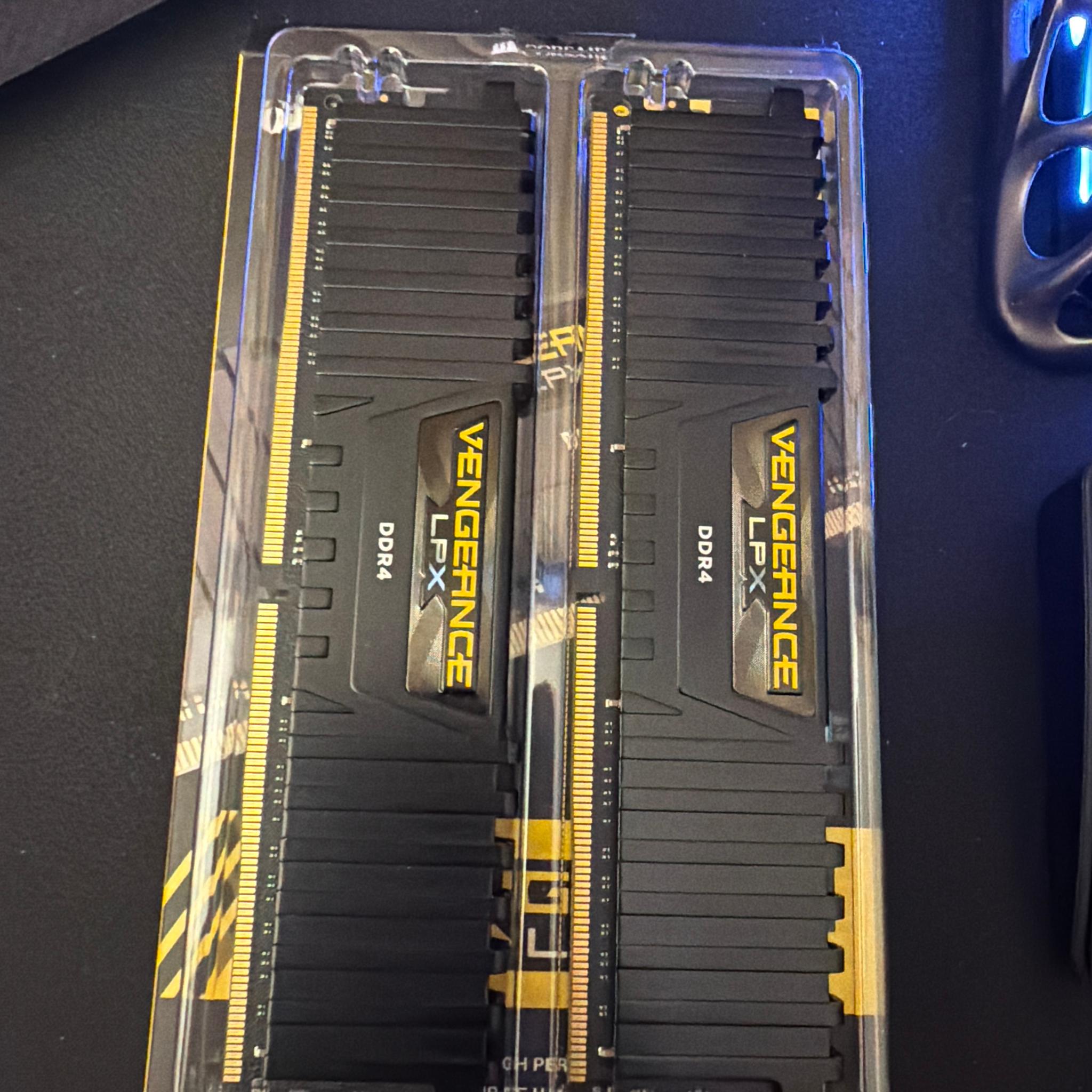 New 32GB DDR4 RAM Kit 16GBx2 Corsair Vengeance LPX