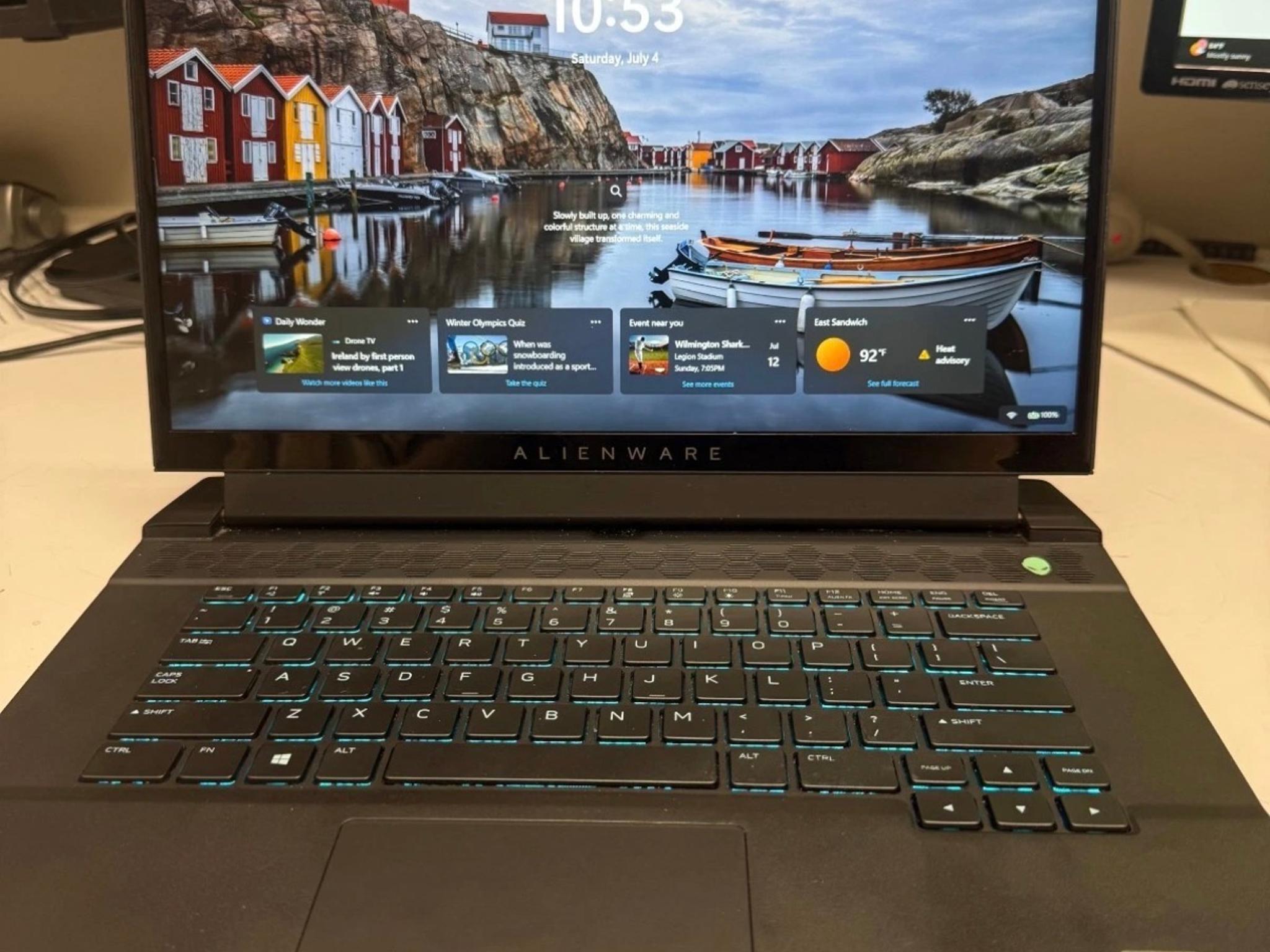 Dell Alienware M15 R3 Intel i7 10750H AMD RX 5500M 16GB RAM 512 GB NVME SSD