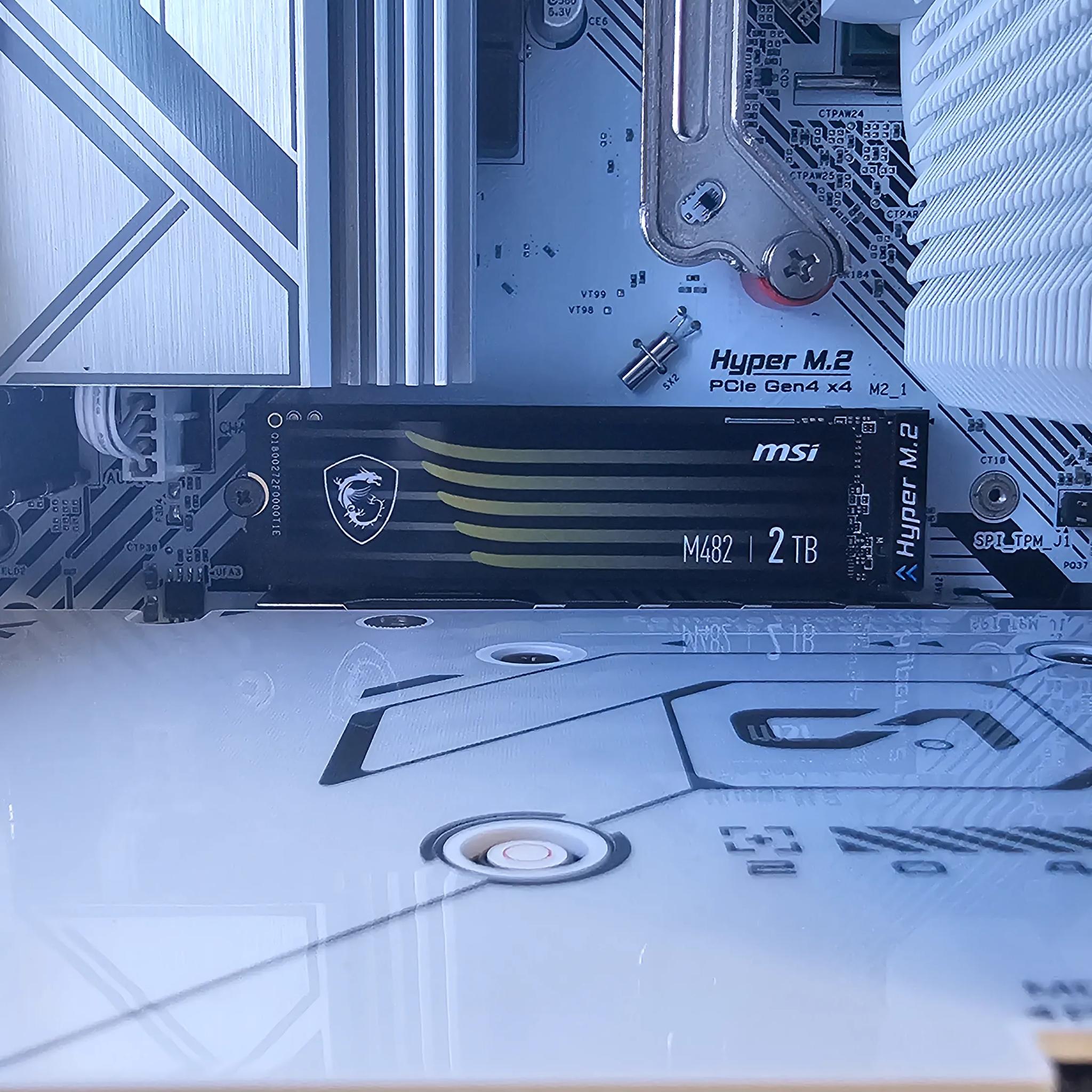 RTX 4060 8GB// Ryzen 5 3600 // 2TB SSD // 32GB DDR4 // "Domino" 1080p