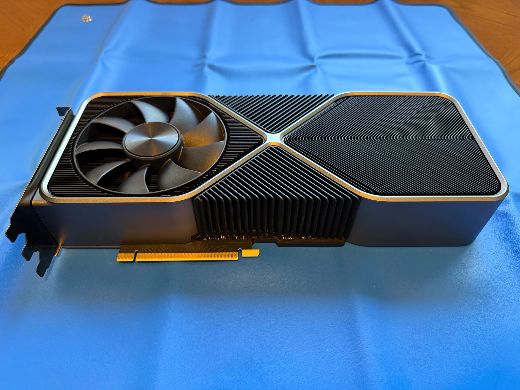 NVIDIA GeForce RTX 3090 Founders Edition – Excellent Condition – Original Owner