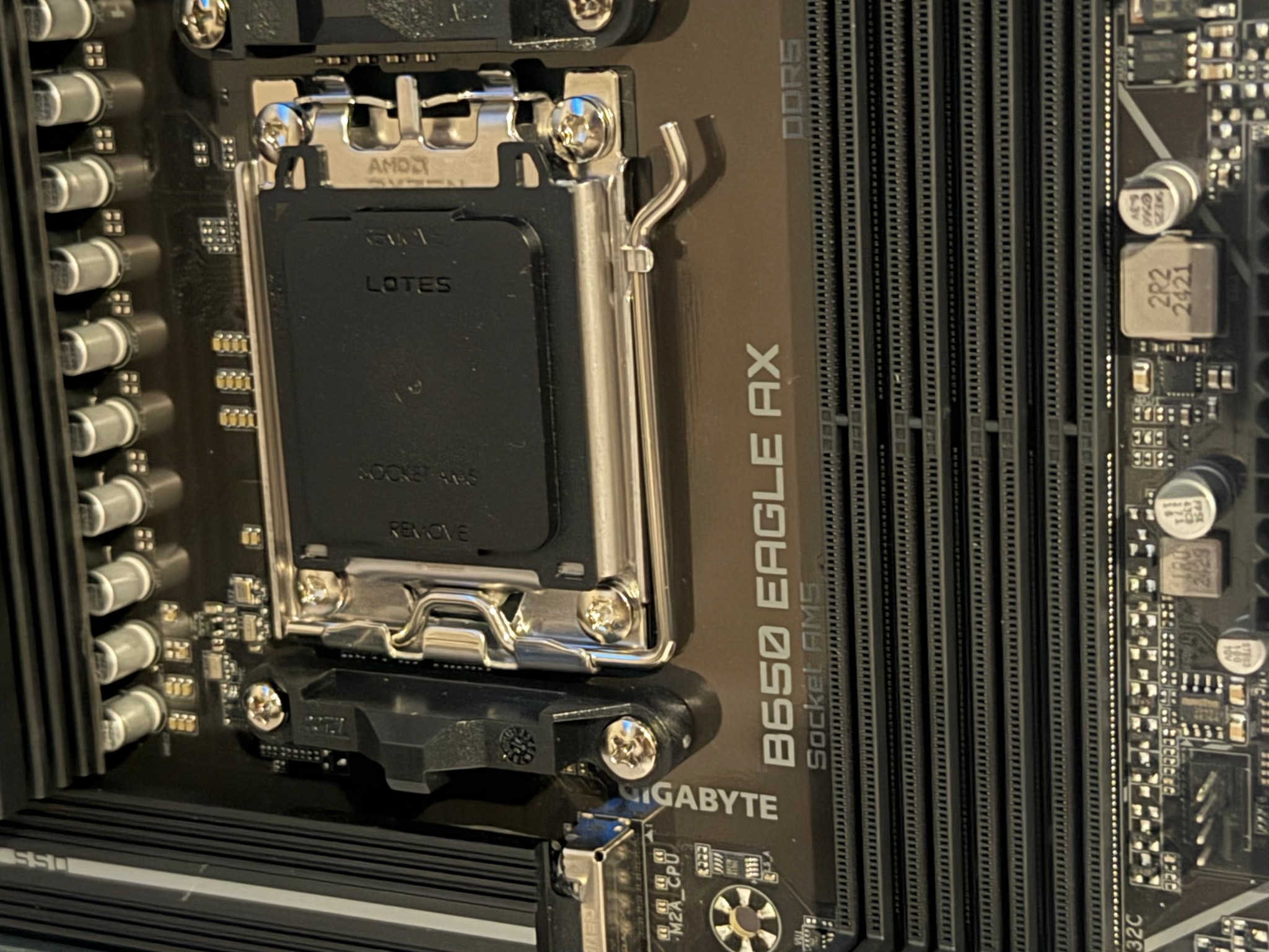 GIGABYTE B650 Eagle AX