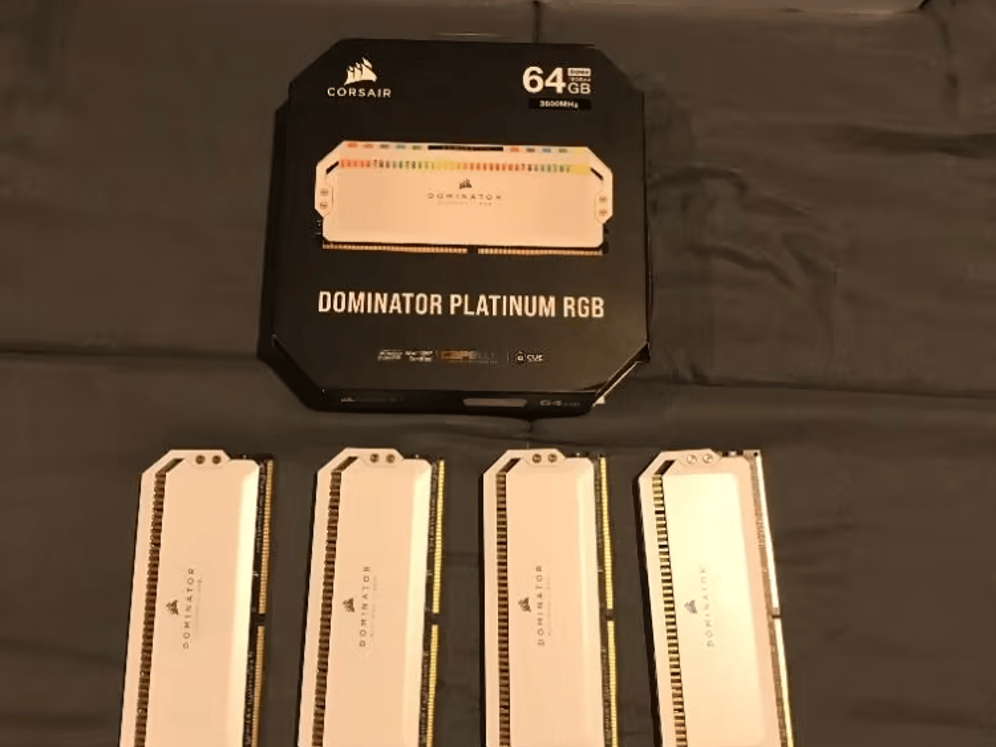 Corsair Dominator Platinum 64 gb (4 x 16 gb) ddr4 3600mhz white