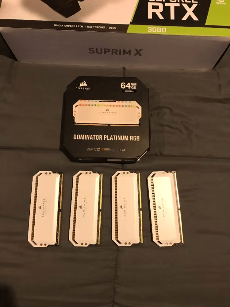 Corsair Dominator Platinum 64 gb (4 x 16 gb) ddr4 3600mhz white