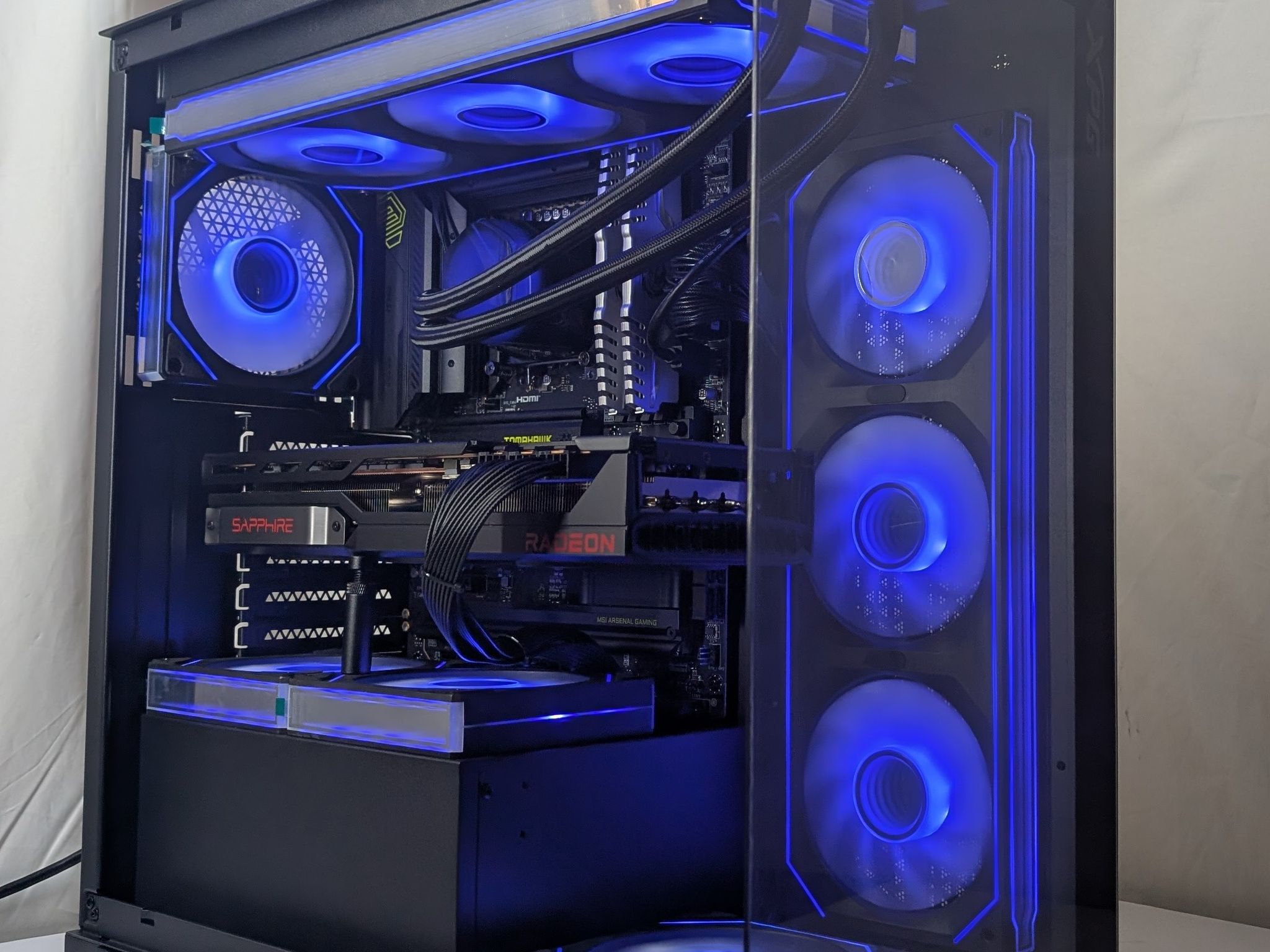 7900XTX | CORE ULTRA 5 245KF | 32GB DDR5 | 2TB NVME | 1000W
