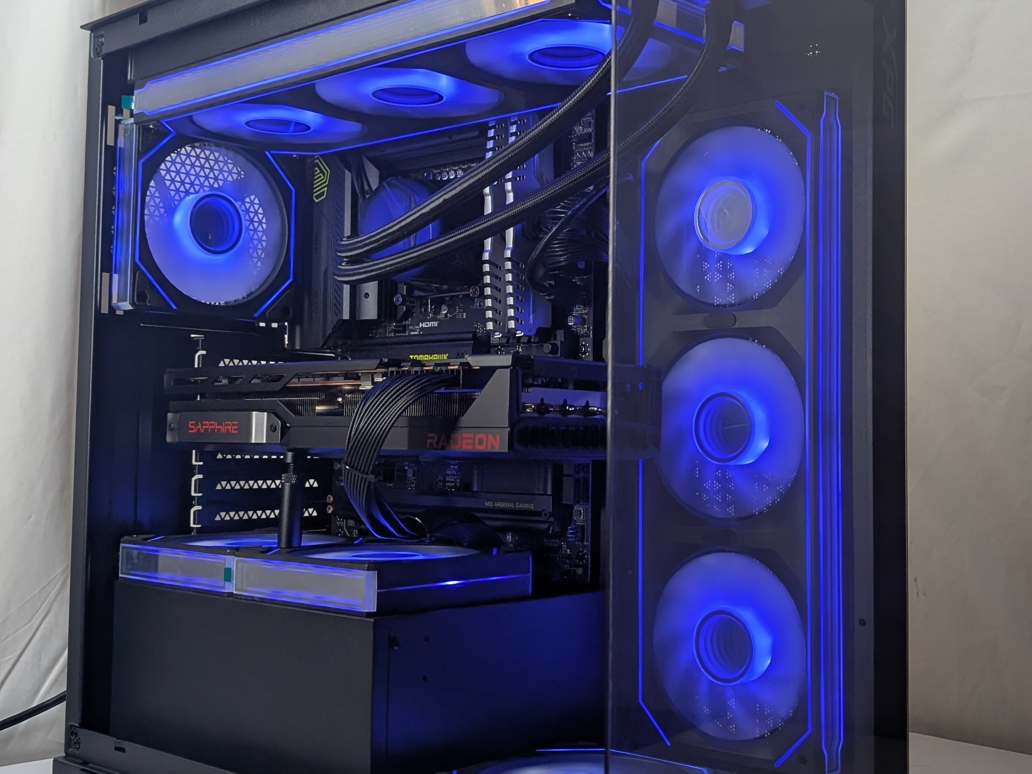 7900XTX | CORE ULTRA 5 245KF | 32GB DDR5 | 2TB NVME | 1000W