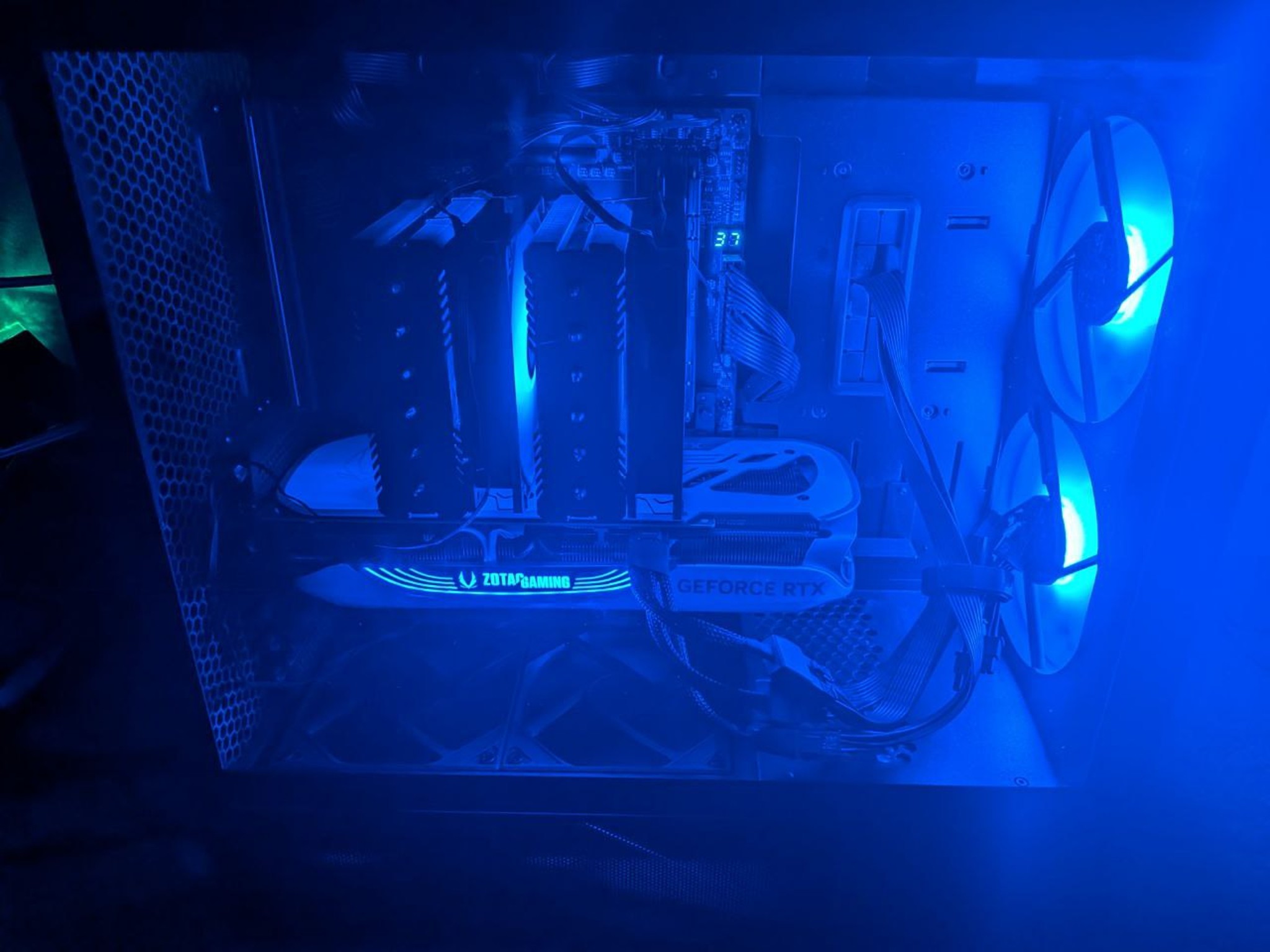Gaming PC: 4080 Super, 9800X3D, 32GB DDR5, 2TB ssd nvme