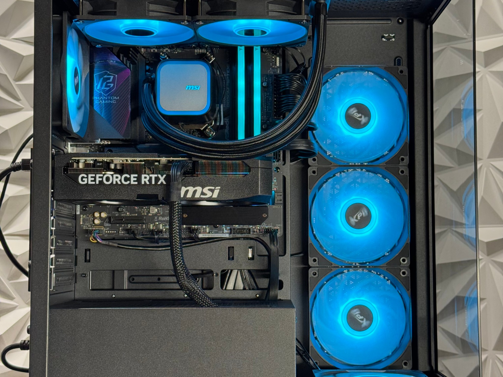 RTX 5070 / 16GB DDR5 / 1TB Samsung 980 Pro / Ryzen 9000 Series / 750w psu / liquid