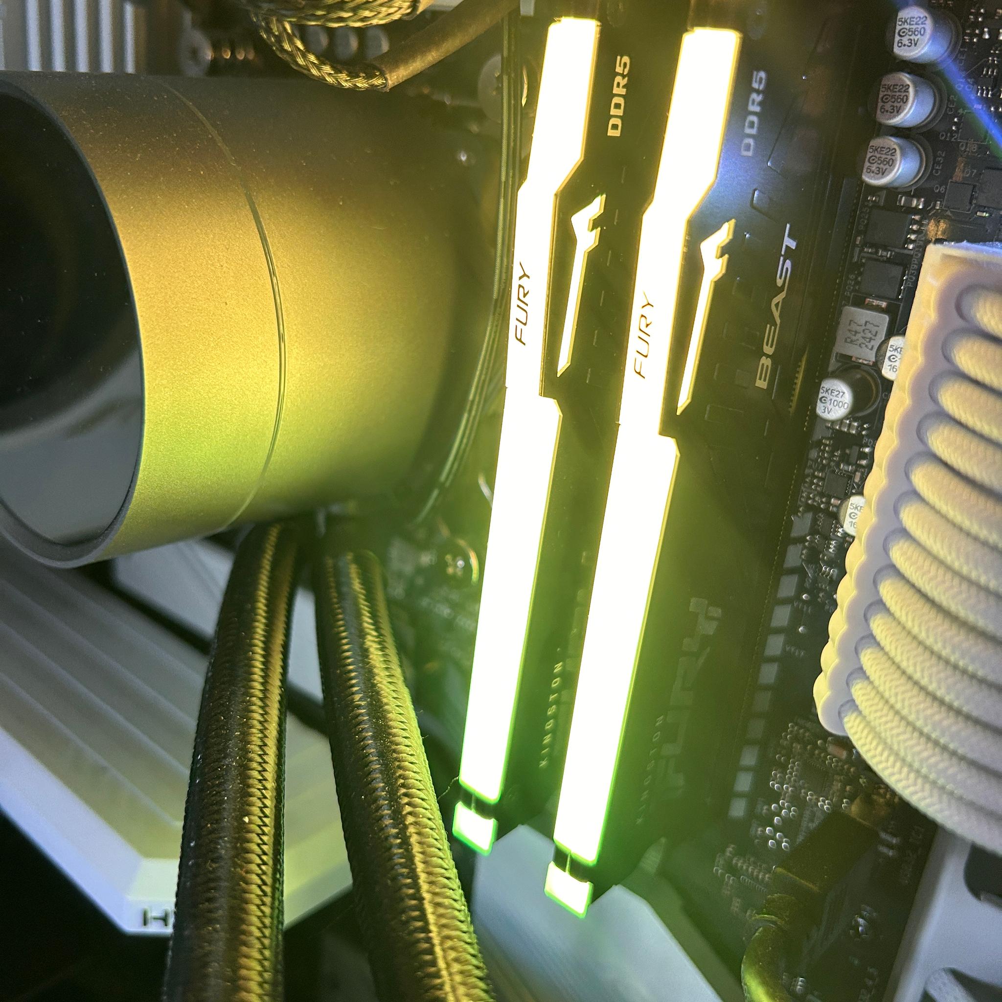 DDR5 32GB (16x2) RGB RAM Kingston Fury Beast like new 6000 CL36