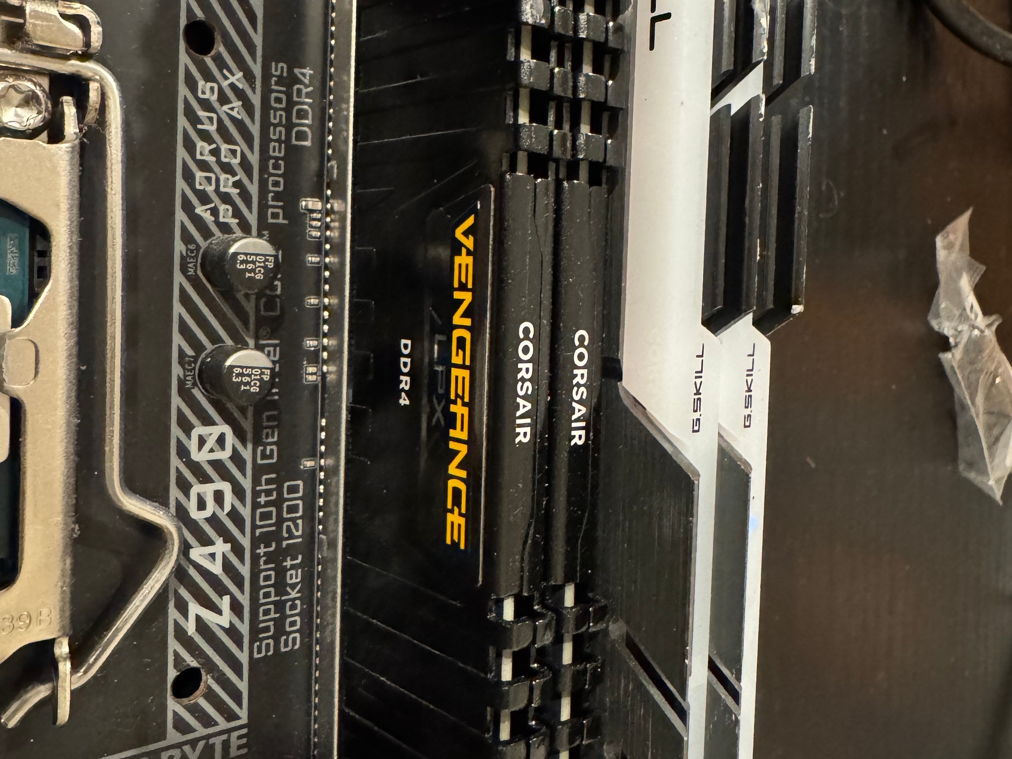 Gigabyte Z490 Aorus Pro AX (Wi-Fi 6) + Intel Core i5-10400 Combo + Optional 32GB RAM