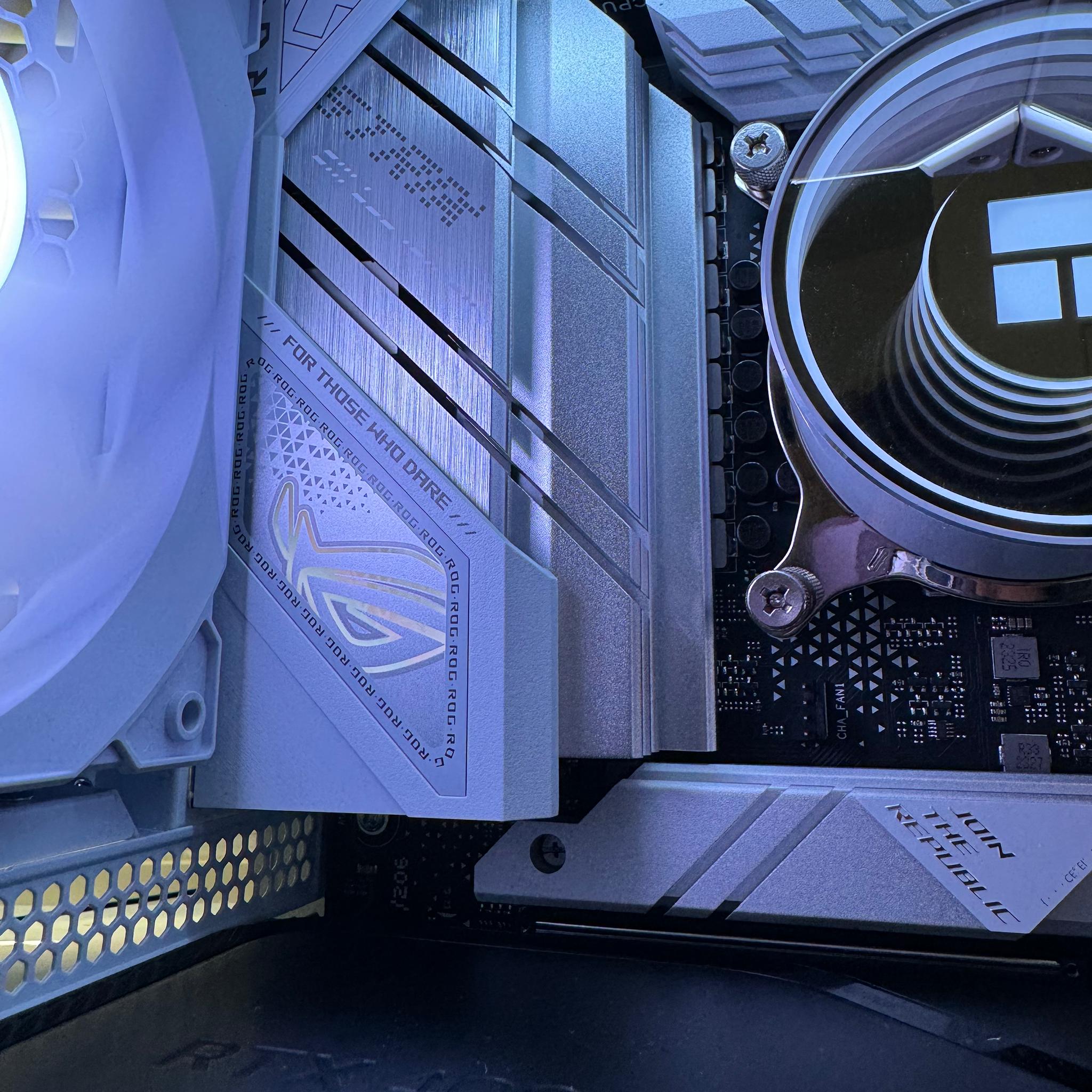 RTX 4080 SUPER | Intel i7 14700F | 32GB DDR5 | ❄️ Snow Storm ❄️| FRESHLY BUILT
