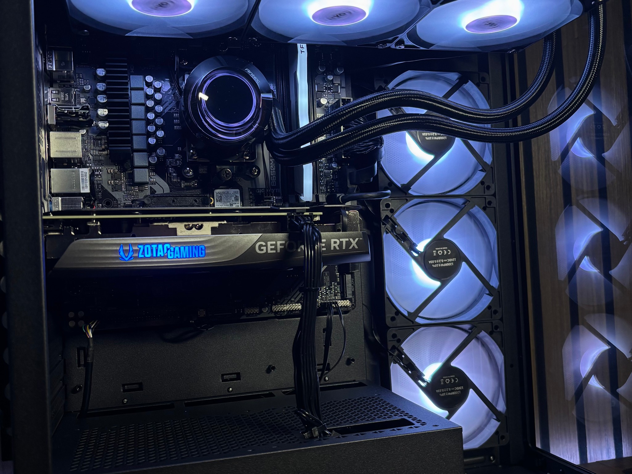 RTX 4060TI | RYZEN 5 7500F | 16GB DDR5 RAM | LIQUID COOLED