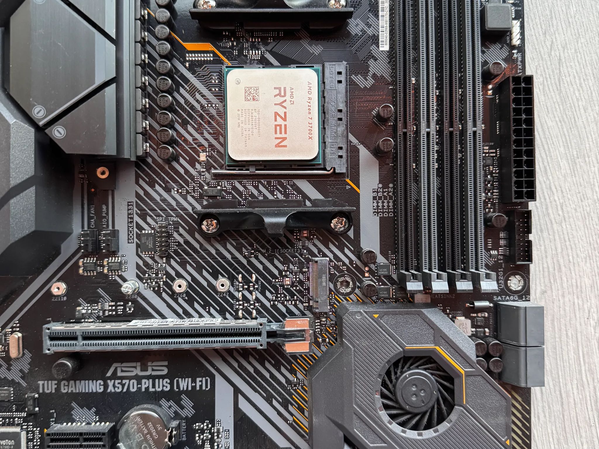 AMD Ryzen 7 3700X and ASUS TUF GAMING X570-PLUS (WI-FI)