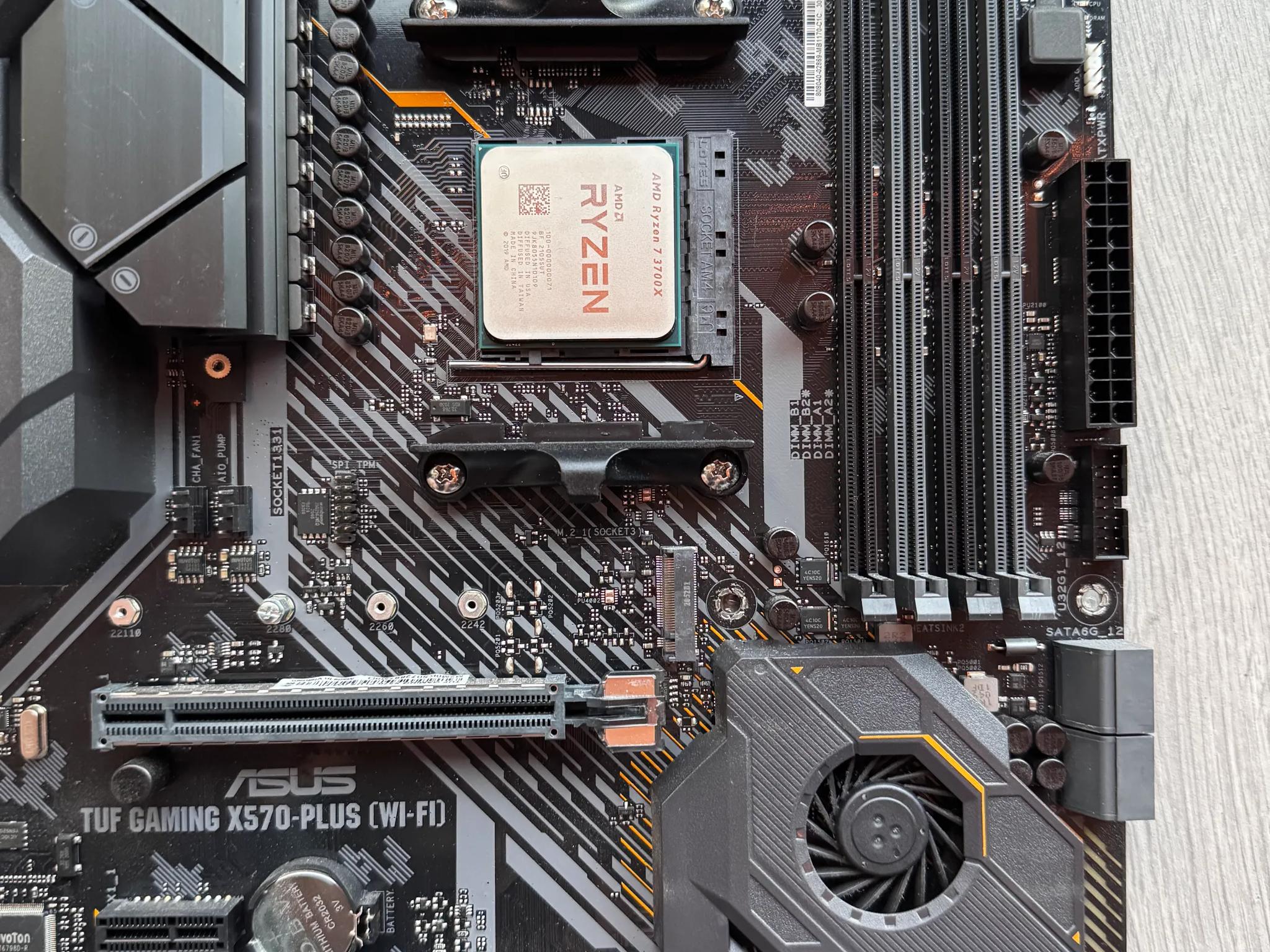 AMD Ryzen 7 3700X and ASUS TUF GAMING X570-PLUS (WI-FI)