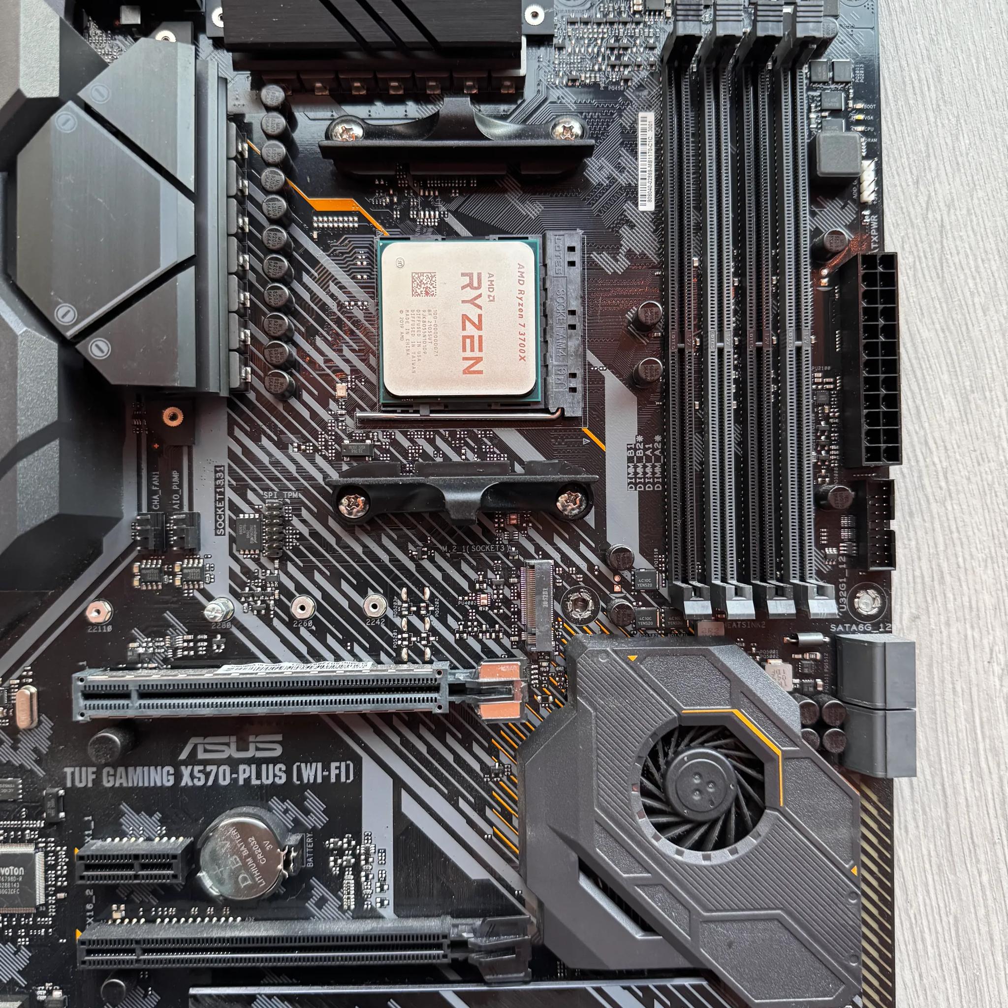 AMD Ryzen 7 3700X and ASUS TUF GAMING X570-PLUS (WI-FI)