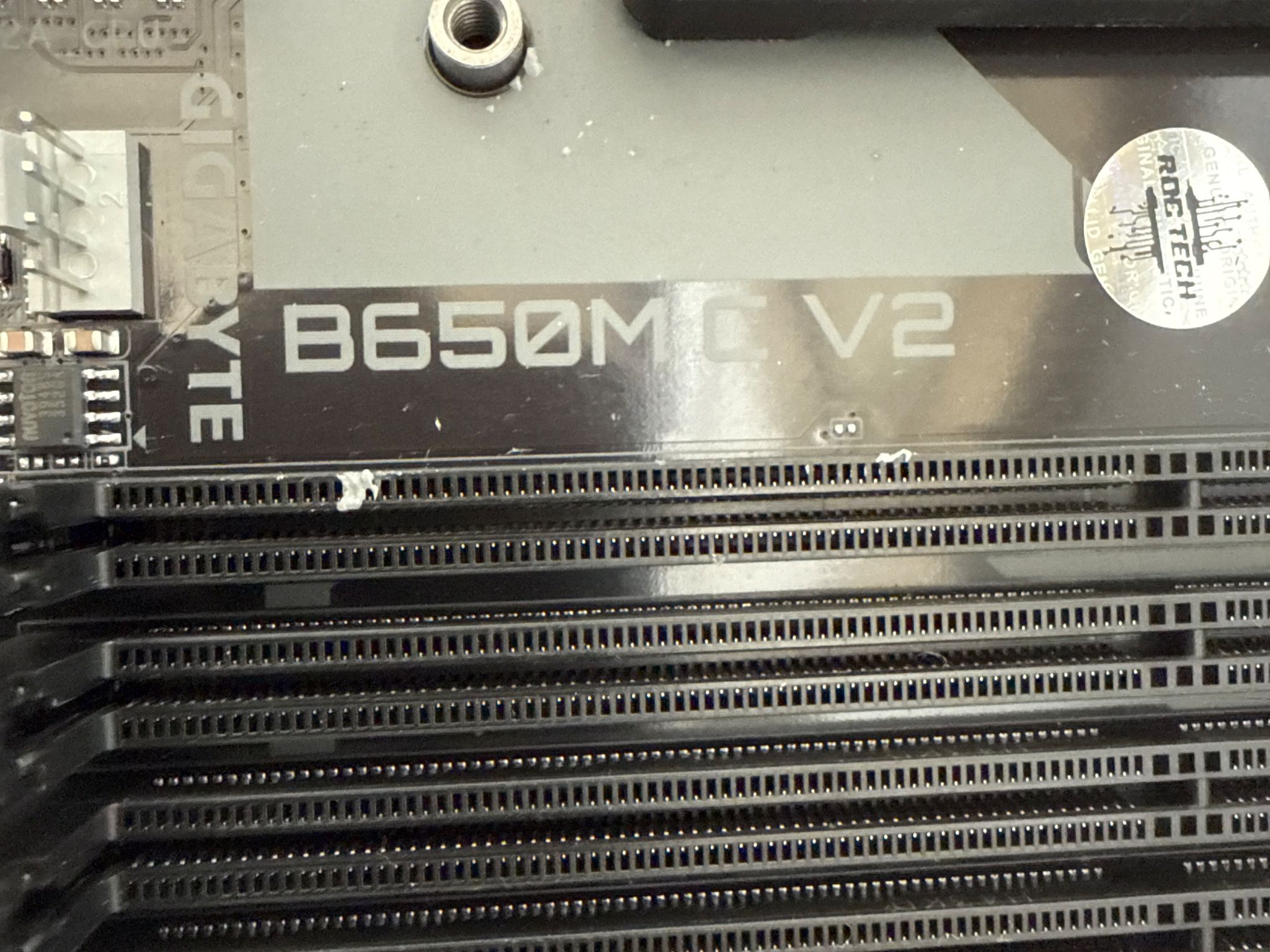 Gigabye B650M C V2 + Ryzen 5 7600 MOBO/CPU Combo