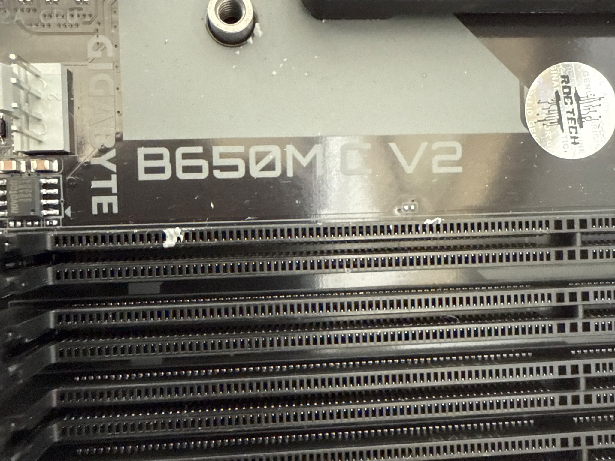 Gigabye B650M C V2 + Ryzen 5 7600 MOBO/CPU Combo