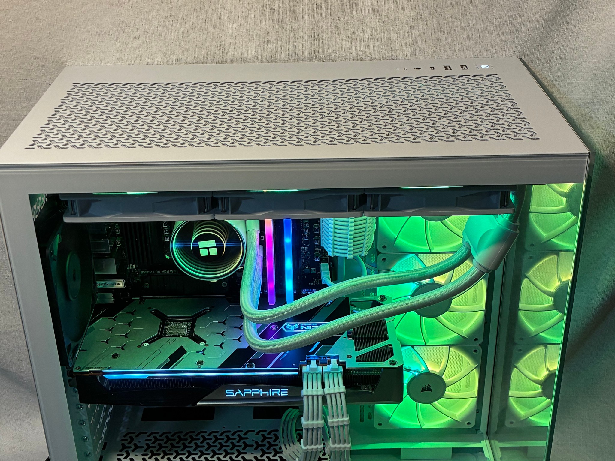 Pre-built All White Gaming PC Ryzen 5 4500 - Radeon 5700 XT NITRO+ 8GB