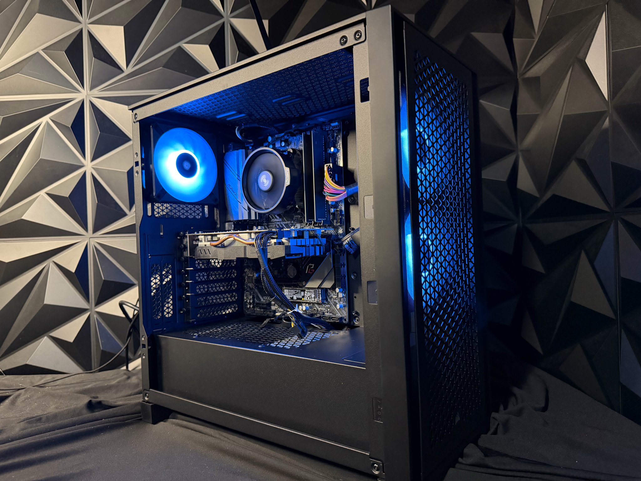 🔥 💸 Budget Baddie 💸 🔥 Ryzen5 3600| RX 580 8 GB | 16 GB DDR4|750 GB NVMe