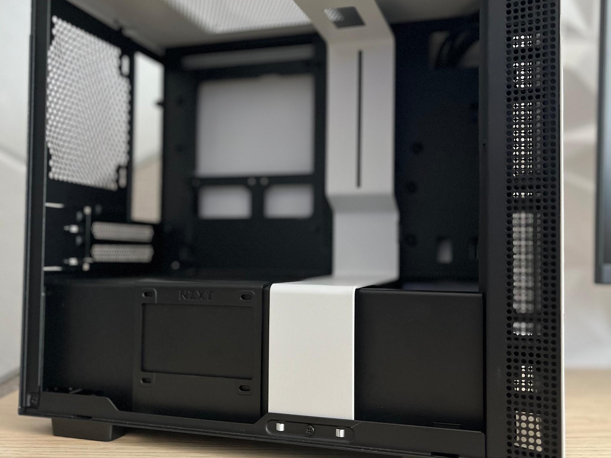 **SUMMER SALE** NZXT H210 MINI ITX GAMING CASE -  GREAT CONDITION