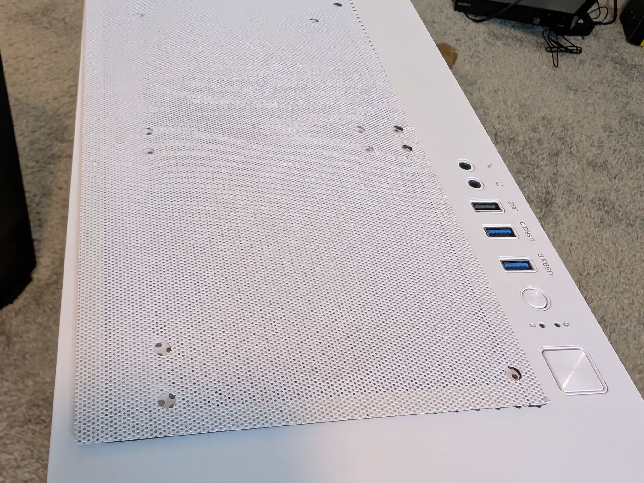 Montech Air 100 with white cable extensions