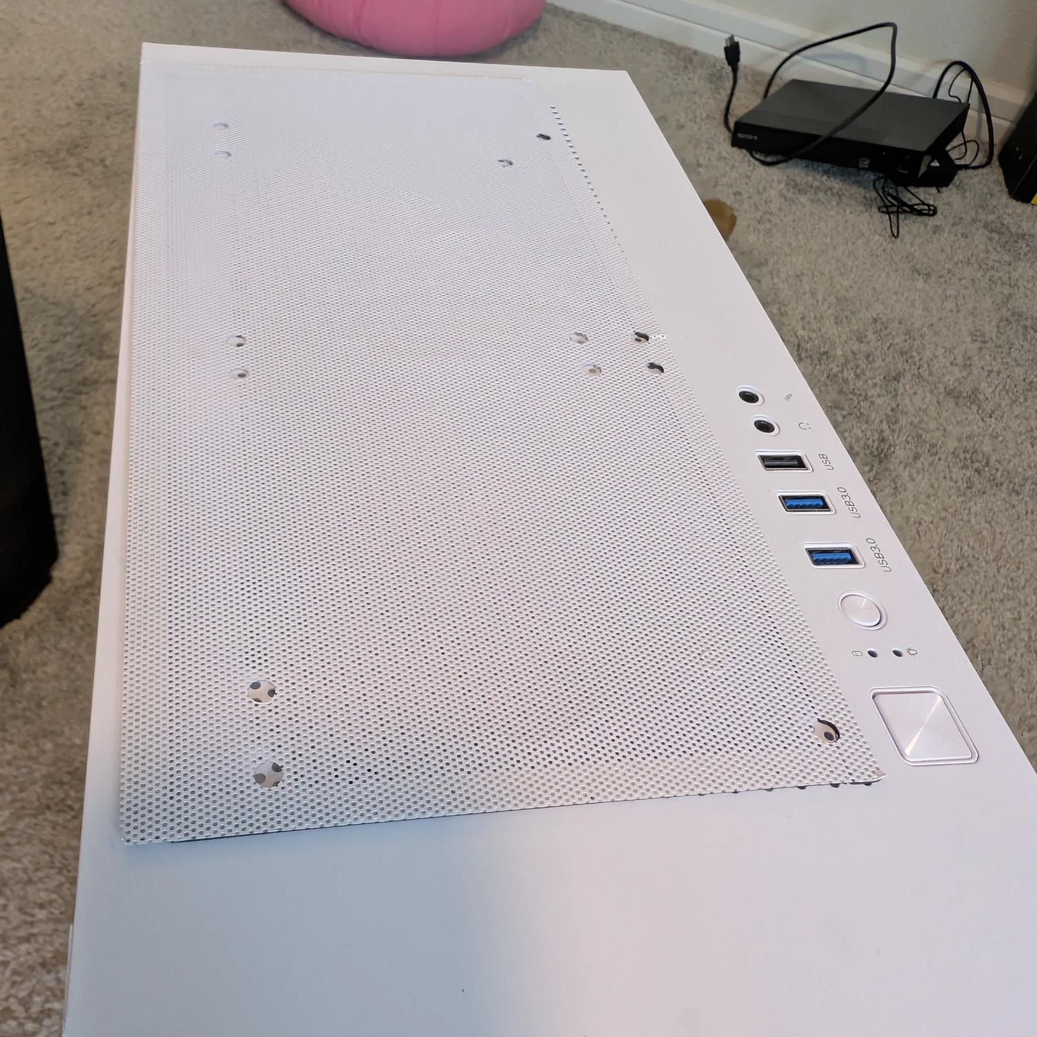 Montech Air 100 with white cable extensions