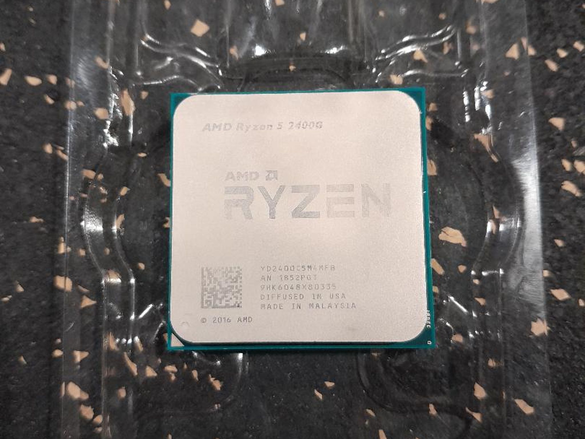 AMD Ryzen 5 2400G Processor with Radeon RX Vega 11 Graphics