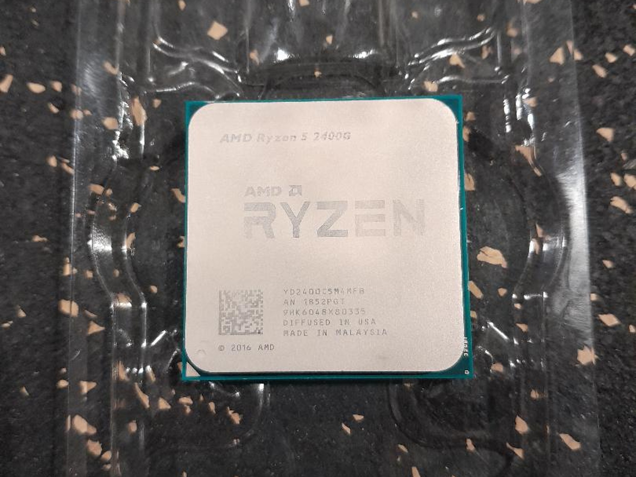 AMD Ryzen 5 2400G Processor with Radeon RX Vega 11 Graphics