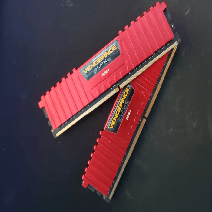 Corsair Vengeance 8 GB (2 x 4 GB) DDR4-3000Mhz Ram/Memory