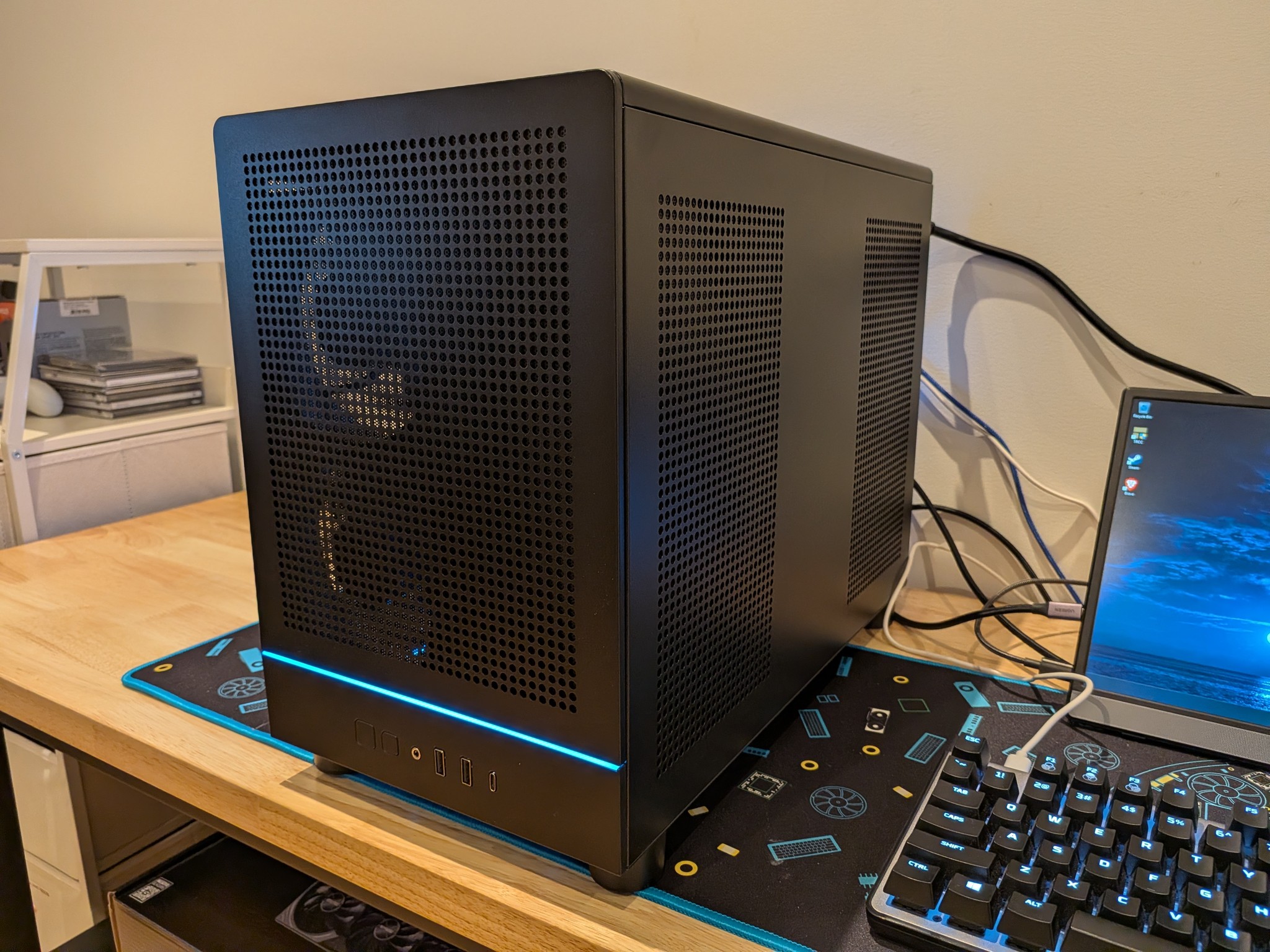 4K Aqua - RX 9070 XT, Ryzen 7 9700X, 32 GB DDR5 RAM, 2 TB Gen 4 NVME, Liquid Cooled, RGB