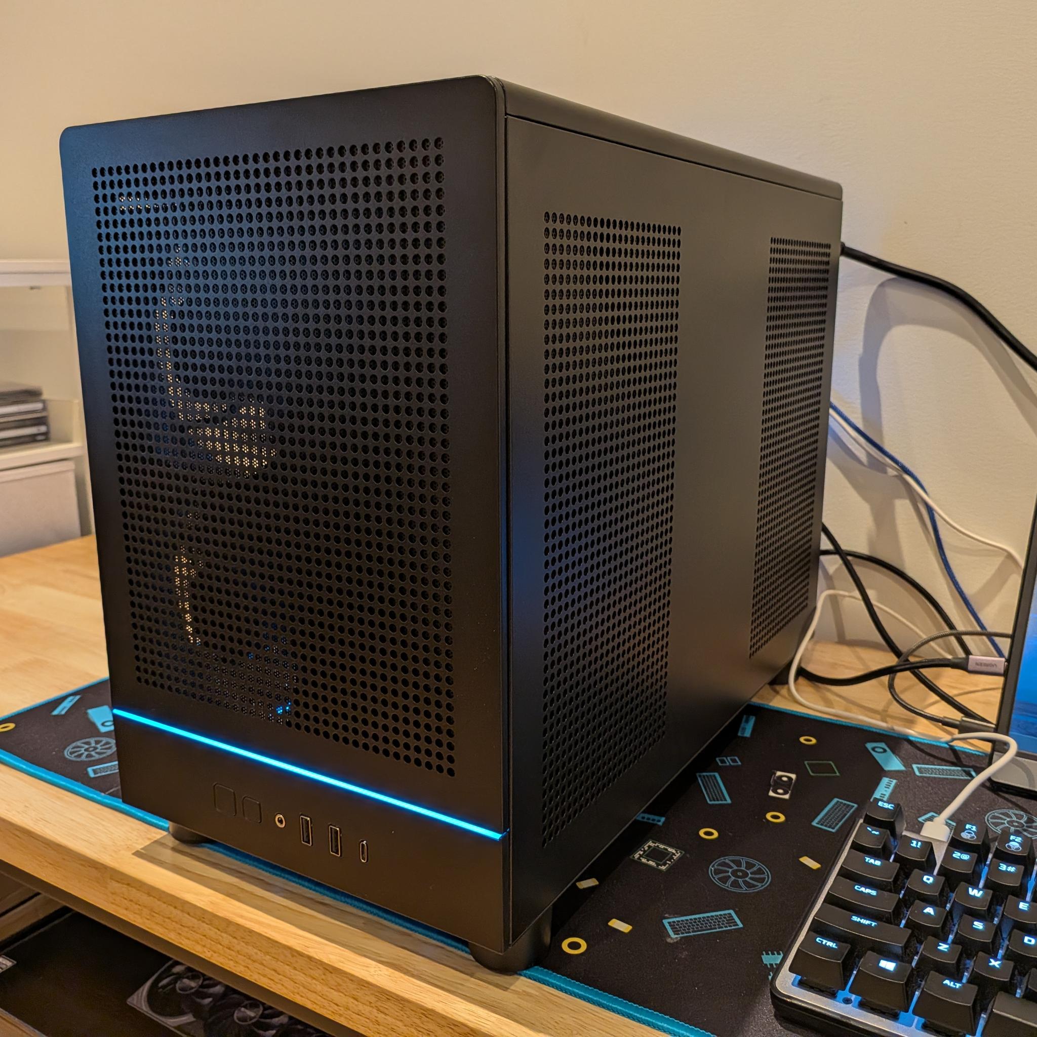 4K Aqua - RX 9070 XT, Ryzen 7 9700X, 32 GB DDR5 RAM, 2 TB Gen 4 NVME, Liquid Cooled, RGB