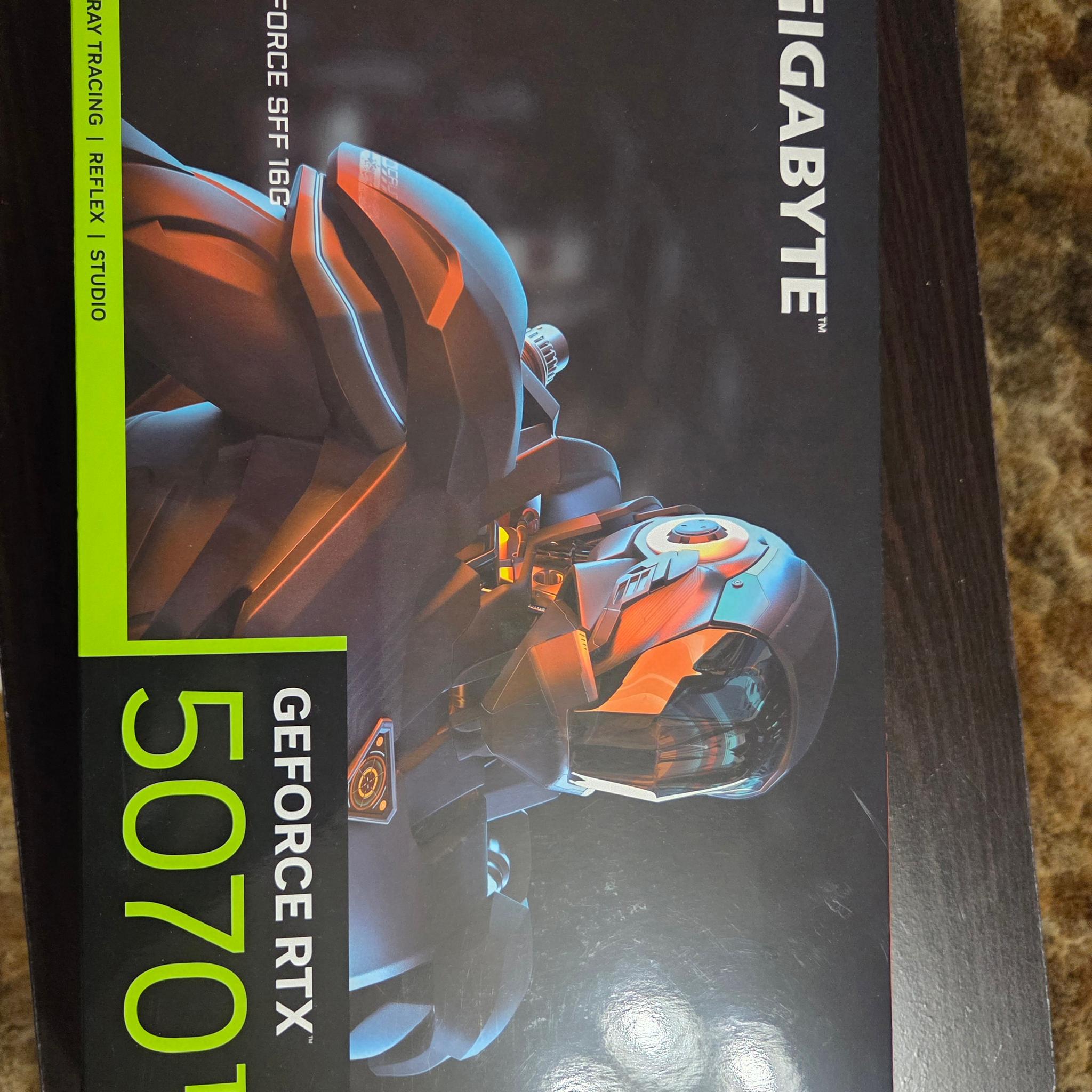 Gigabyte GeForce RTX 5070 Ti WINDFORCE SFF 16G