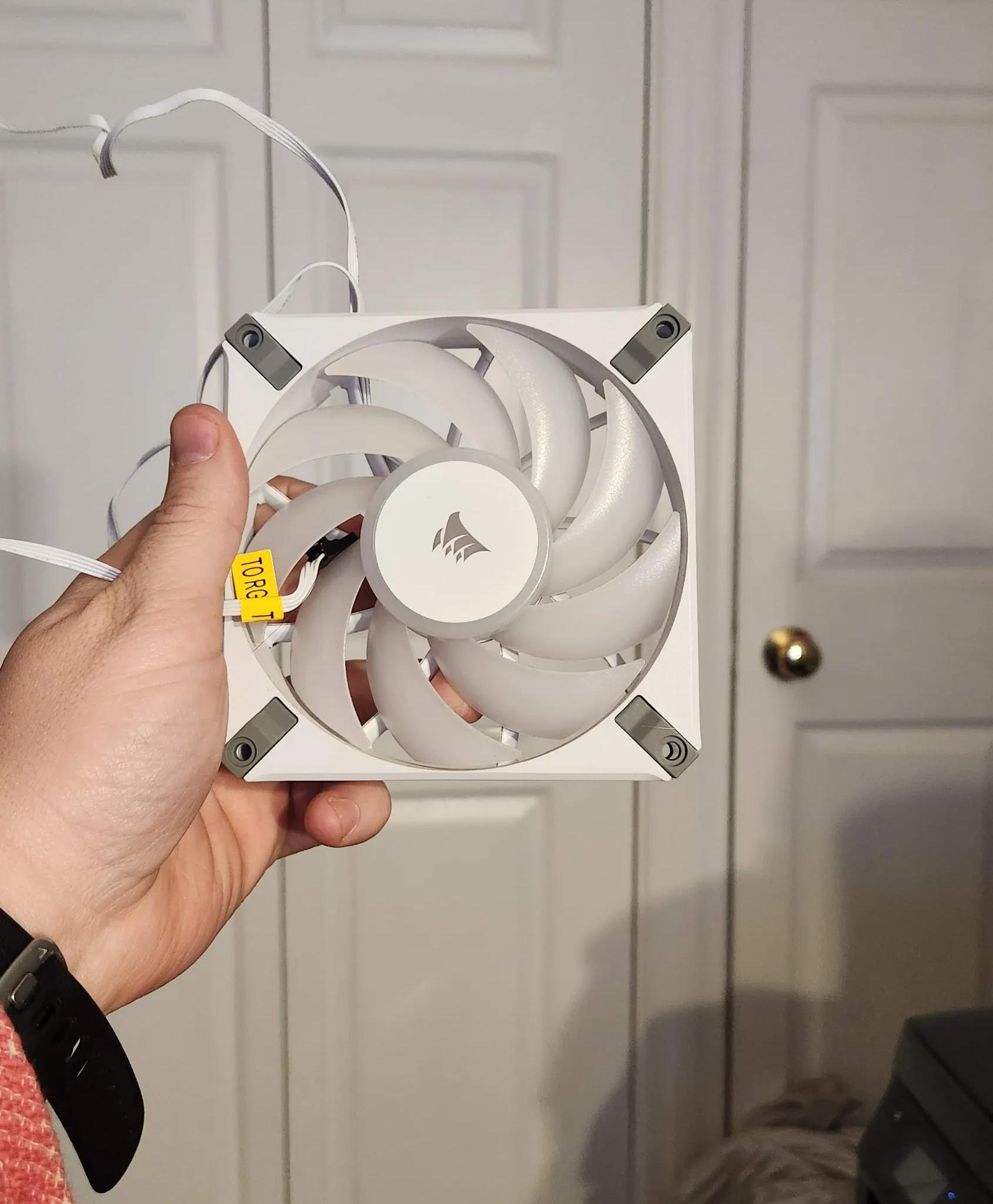 Corsair AF120 RGB Elite Fans 3 pack with Lightning Node Core