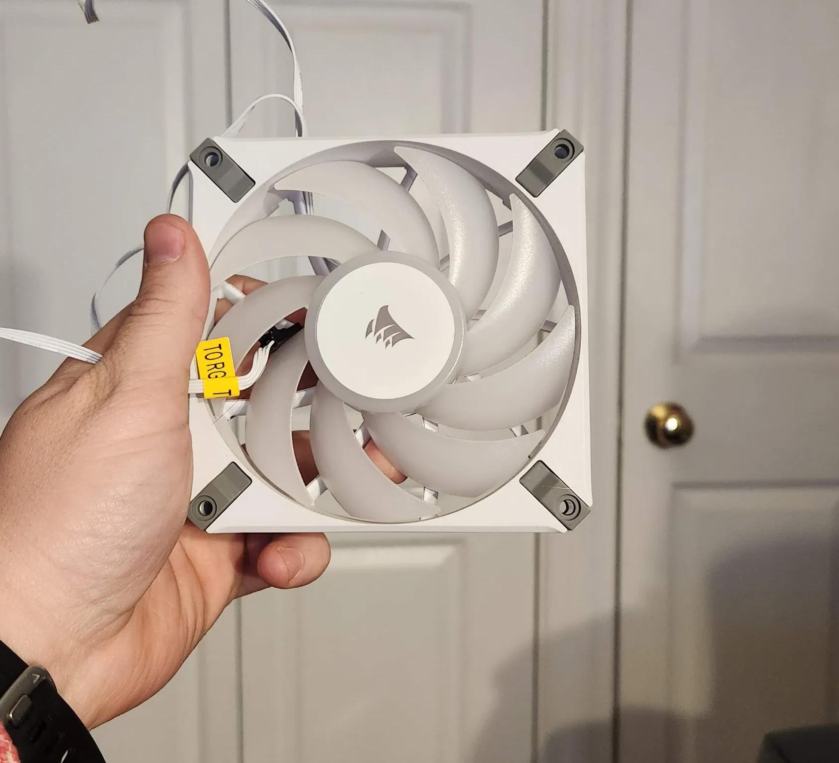 Corsair AF120 RGB Elite Fans 3 pack with Lightning Node Core