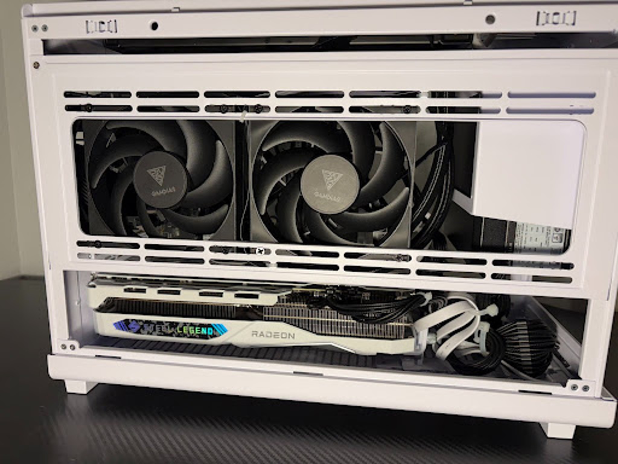 White/Wood Small Form Factor Gaming PC - RX 7700XT/Ryzen 5 7600X/32GB DDR5
