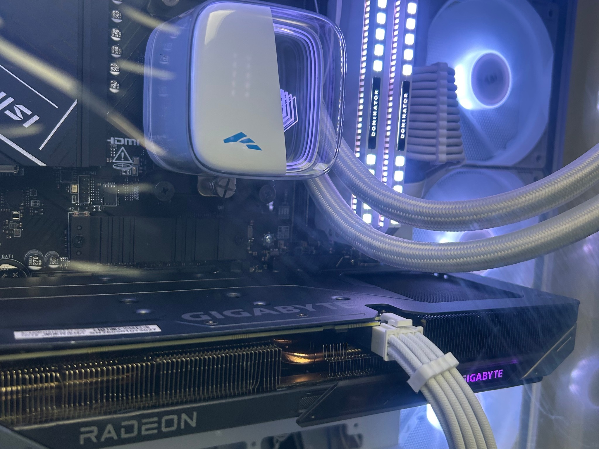 Rx9060 XT 16gb | Ryzen 5 | 32gb DDR5 | Gaming pc