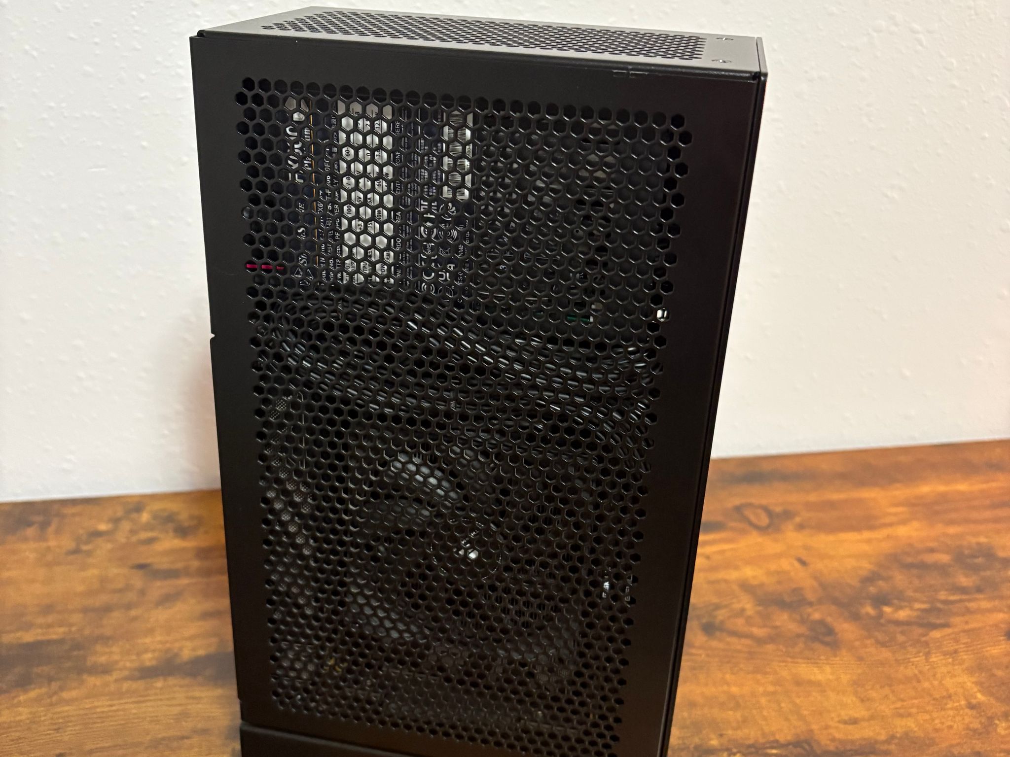 Radeon 9060xt 16GB Custom Gaming PC- Core Ultra 5 225F, 32GB DDR5, Steam OS