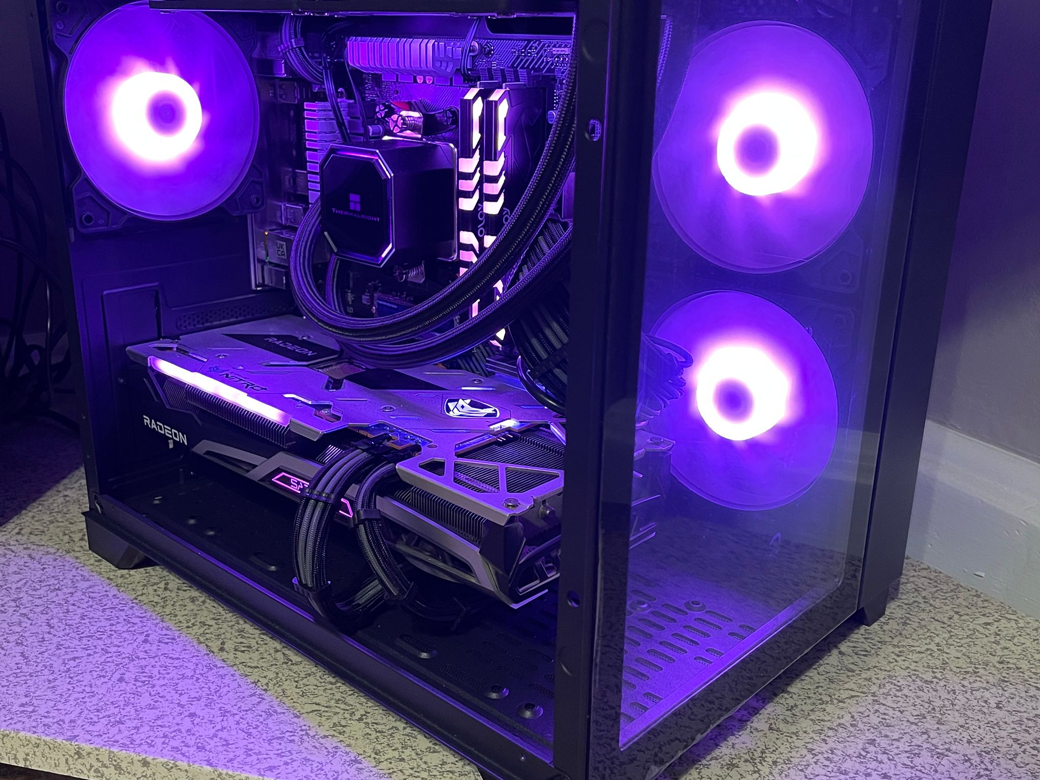 Dark Knight| Ryzen 5 5600X/RX 6700XT