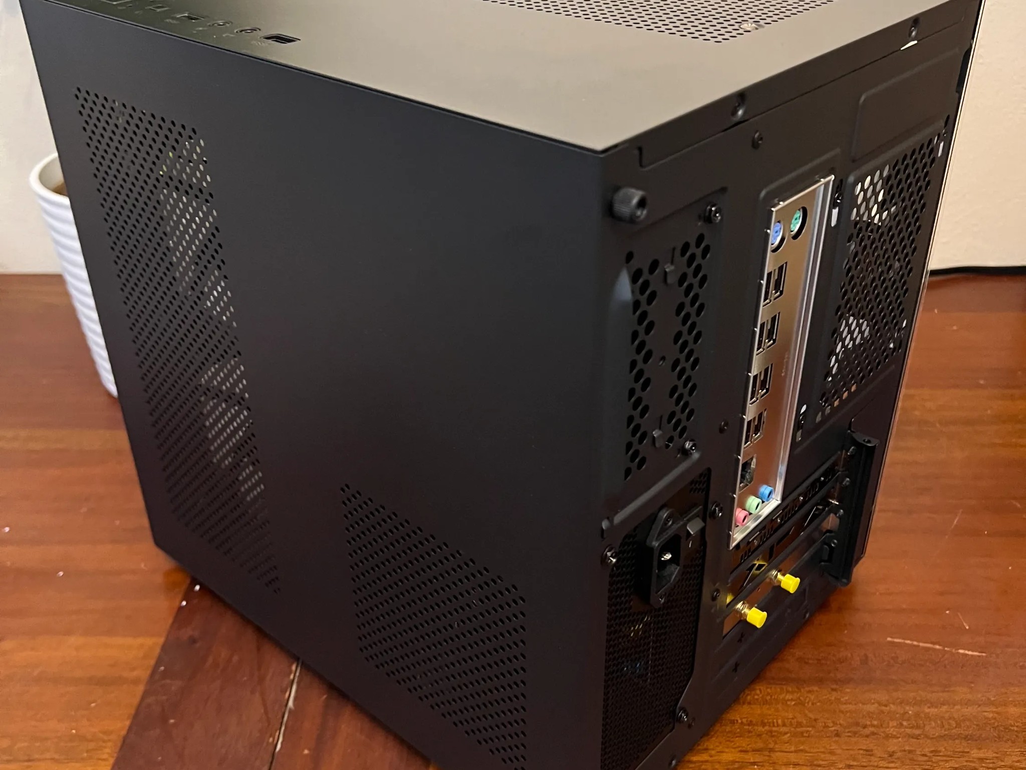 Water Cooled Intel 10 Core White Gaming PC RX 6600 8GB 1tb SSD 16GB RAM WIFi WINDOWS 11 Pro