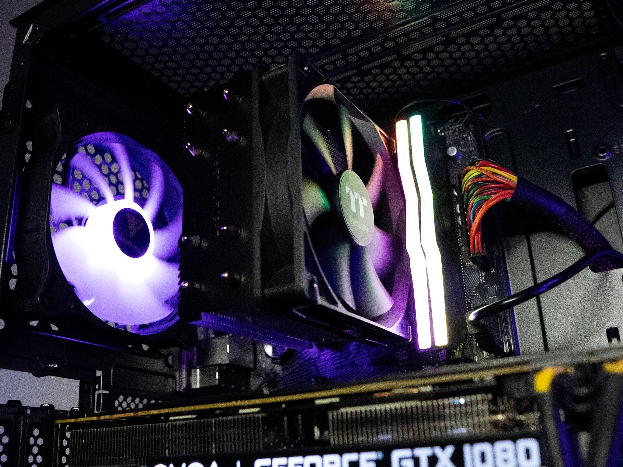 🌃🍬 | EVGA GTX 1080Ti 11GB | RYZEN 5 5600 | 16GB DDR4 RAM | 2TB | Night Candy