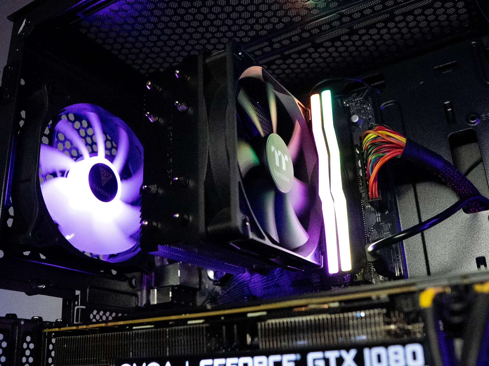 🌃🍬 | EVGA GTX 1080Ti 11GB | RYZEN 5 5600 | 16GB DDR4 RAM | 2TB | Night Candy