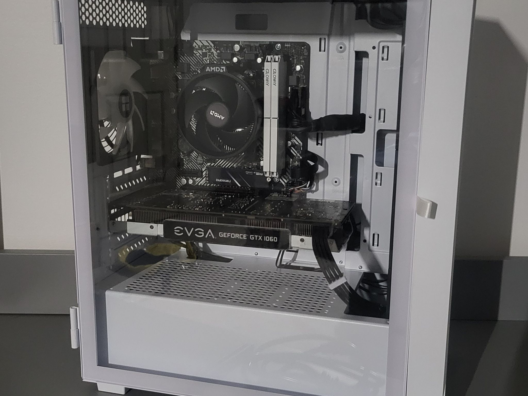 Black & White Gaming PC! Ryzen 5 | GTX 1060 6GB | 16GB | 512GB | Wi-Fi + BT