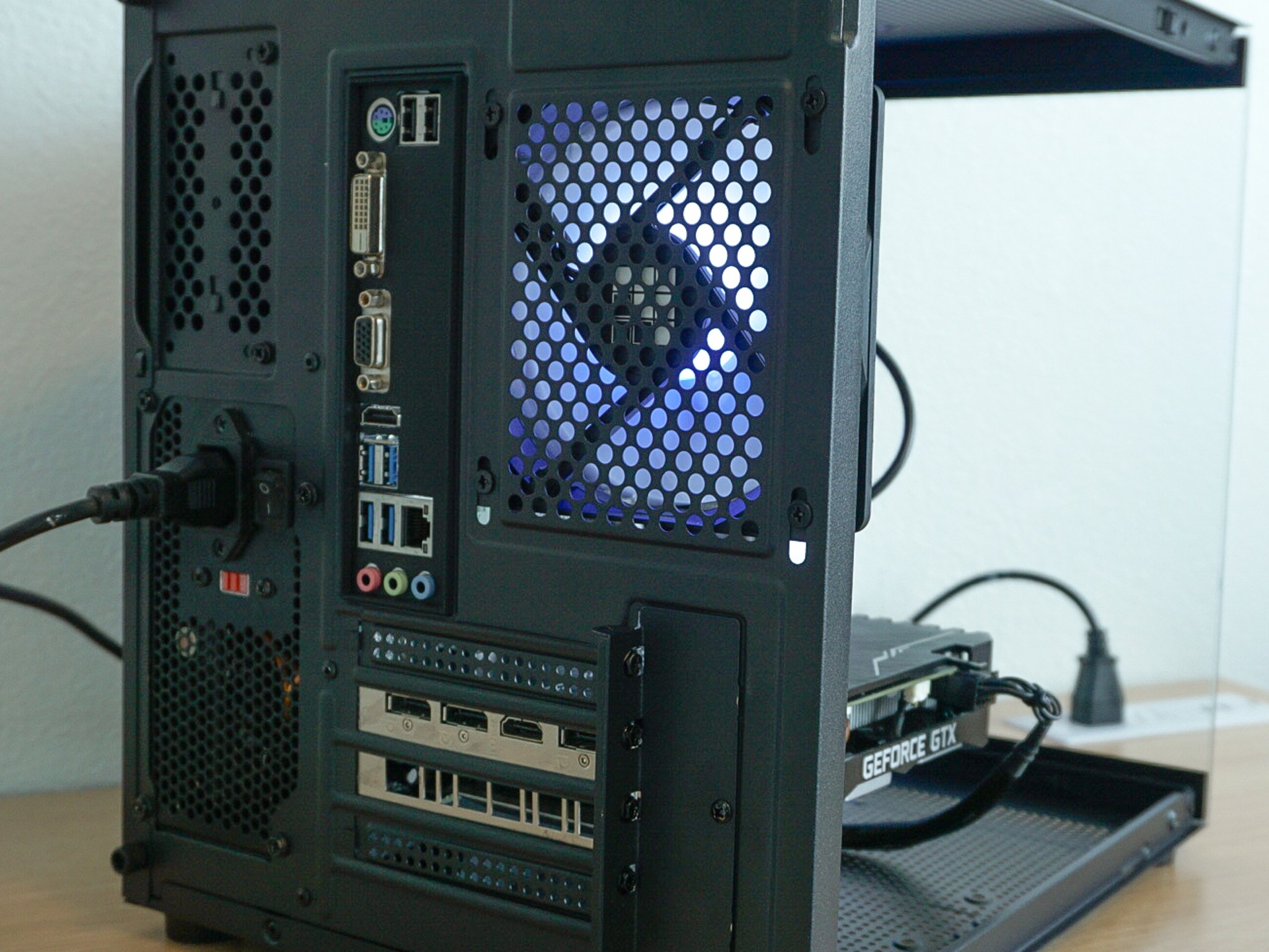 R7S - Ryzen 7 2700X / GTX 1660 Super 6GB / 16GB RAM DDR4 / 768GB